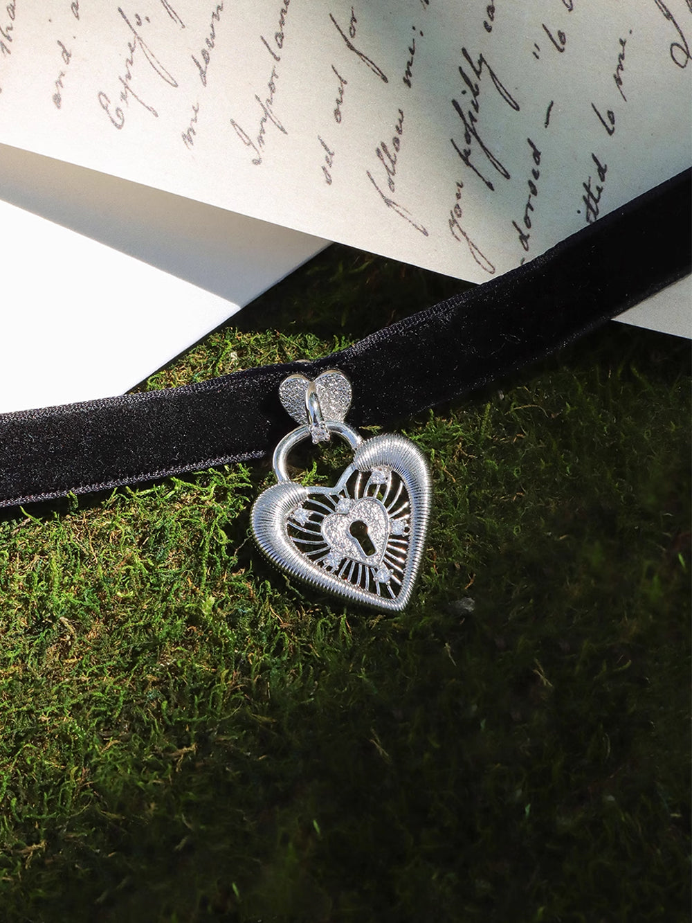 MUKTANK×SUN HUNTERLace heart lock choker