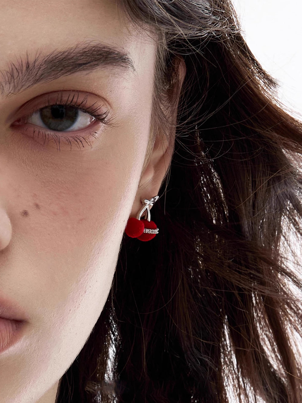 MUKTANK×SUN HUNTER Velvet Cherry Earrings (with Leaves)