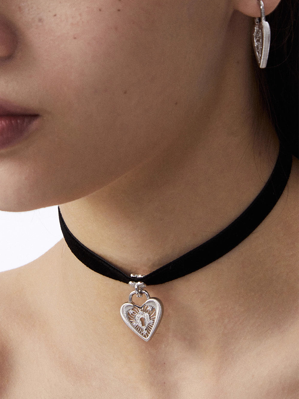 MUKTANK×SUN HUNTERLace heart lock choker