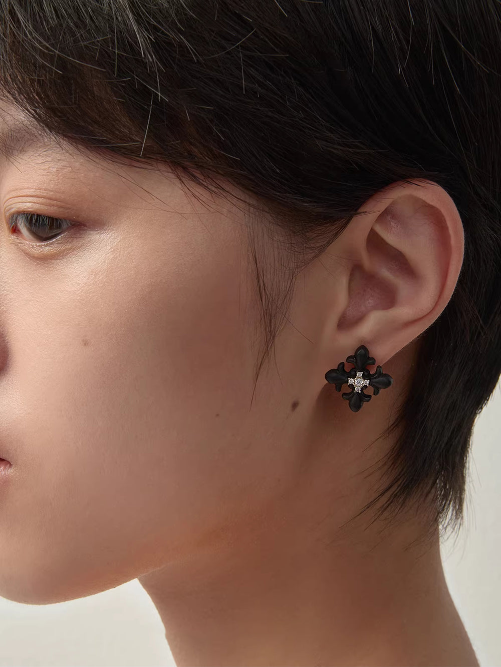 MUKTANK×SUN HUNTER Square Wooden Iris Stud Earrings