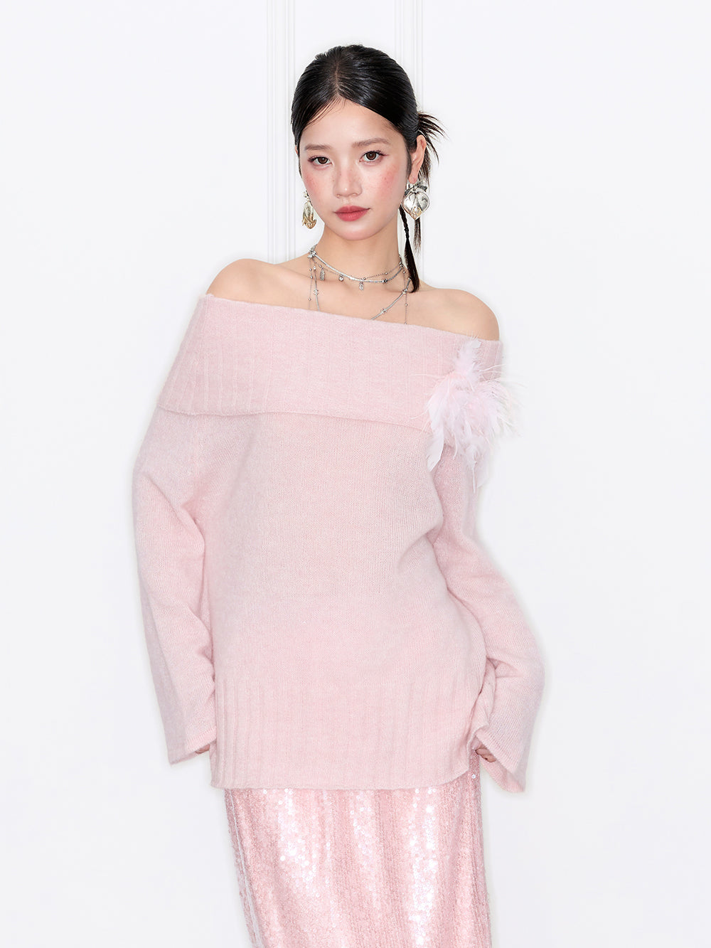 MUKZIN“Capsule Collection”Off-the-shoulder Feather Decor Loose Sweater