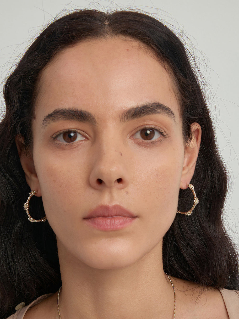 MUKTANK×SUN HUNTER Garden daisy C hoop earrings - Small size