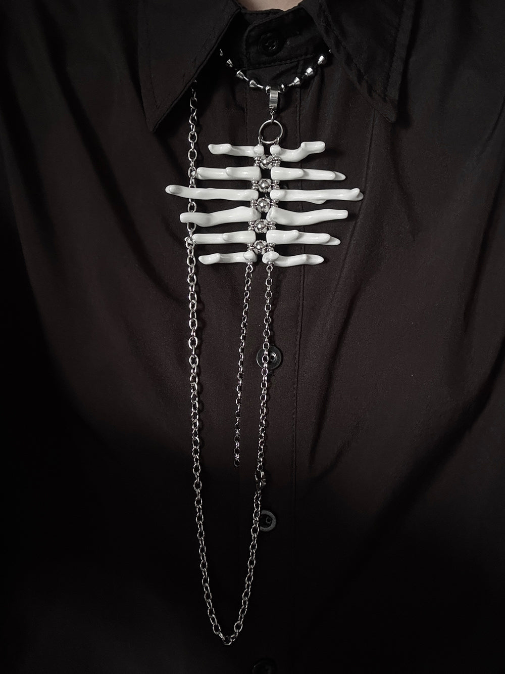 MUKTANK×DARK DREAM Handmade detachable pendant necklace in the shape of a breastbone, with a Gothic and gender-neutral style