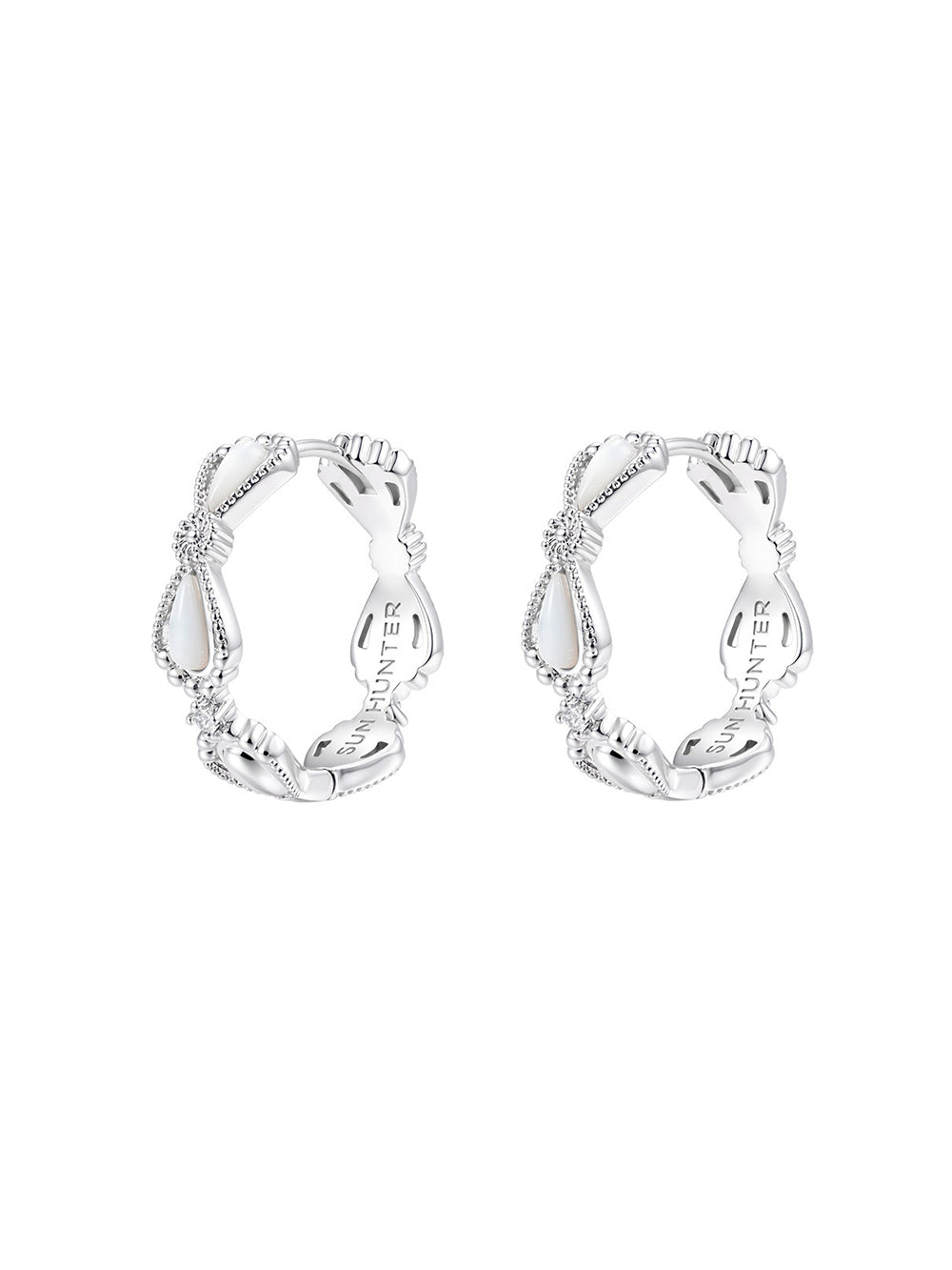 MUKTANK×SUN HUNTER Mother-of-Pearl Petal Earrings (Large)