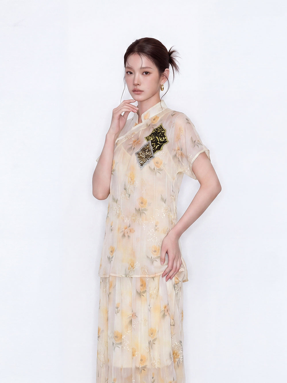 MUKZIN×Capsule Collection New Chinese-Style Linen Top with ICH Hami Hand Embroidery & Floral Print