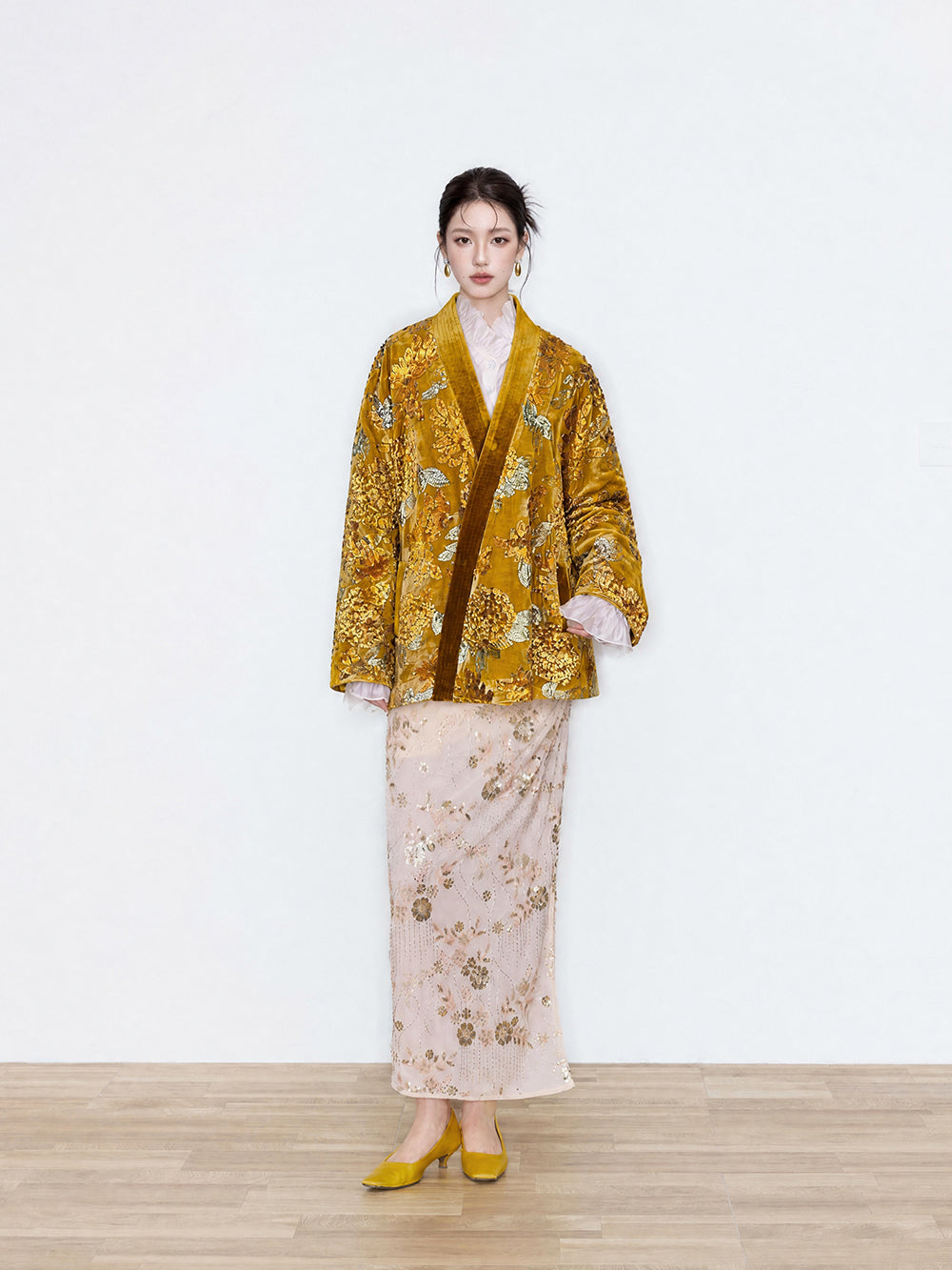 MUKZIN×Flourishing Blooms New Chinese-Style Vintage Velvet Jacket with Heavy Sequin Floral Embroidery
