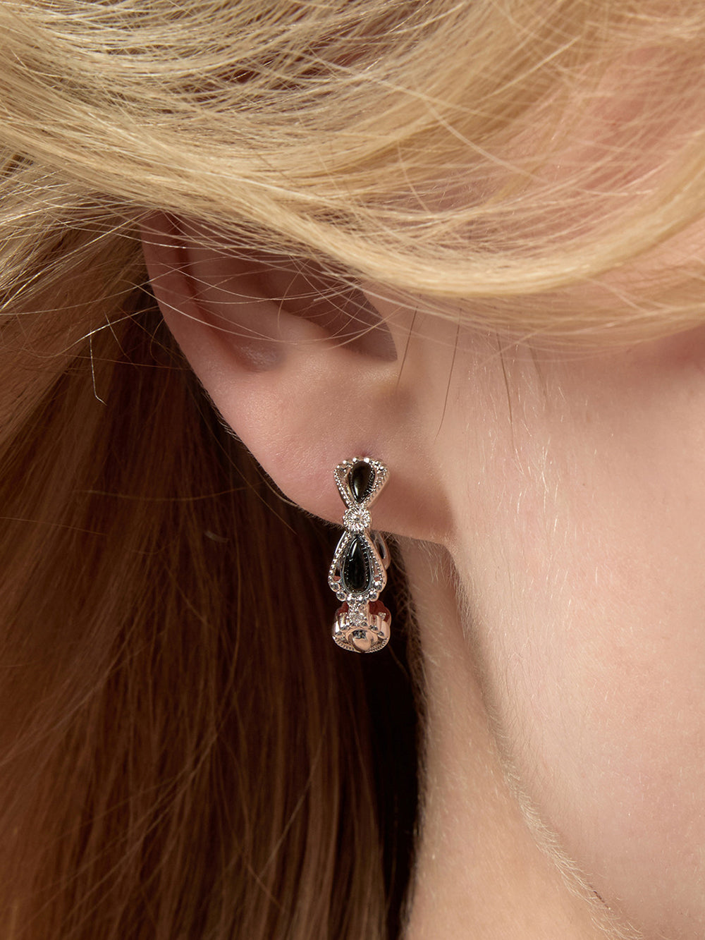 MUKTANK×SUN HUNTER Black Agate Petal Earrings (Large)