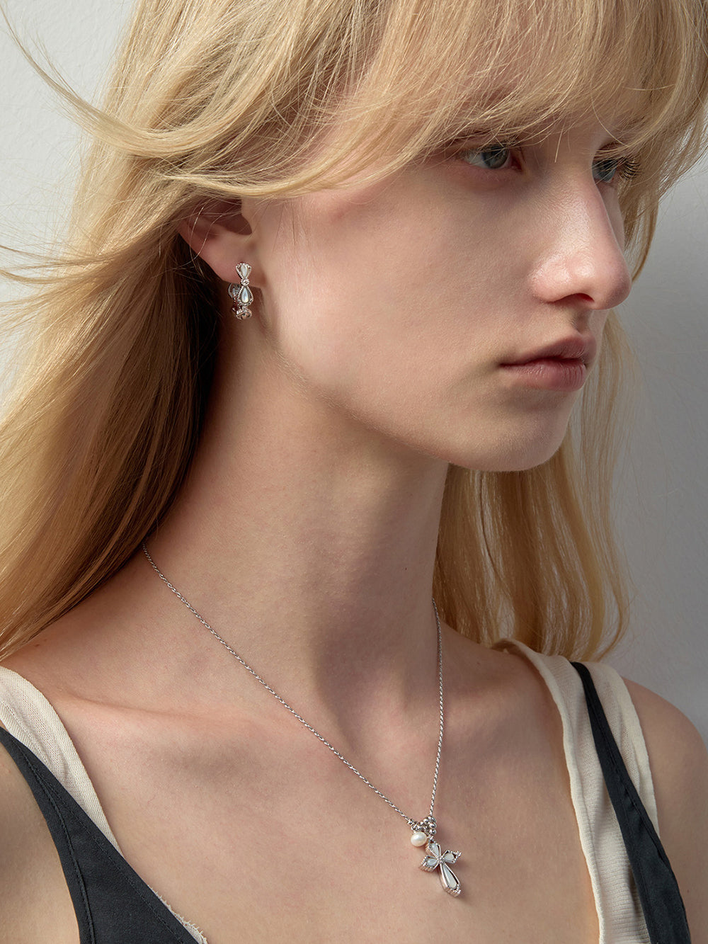 MUKTANK×SUN HUNTER Mother-of-Pearl Petal Barrel Bead Necklace