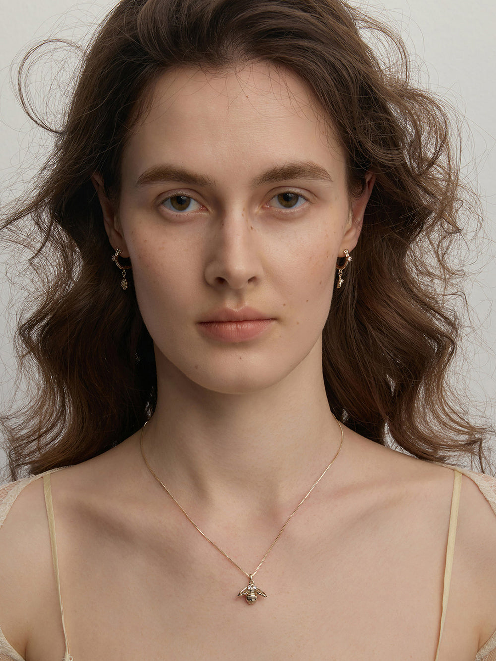 MUKTANK×SUN HUNTER Garden Bee Necklace