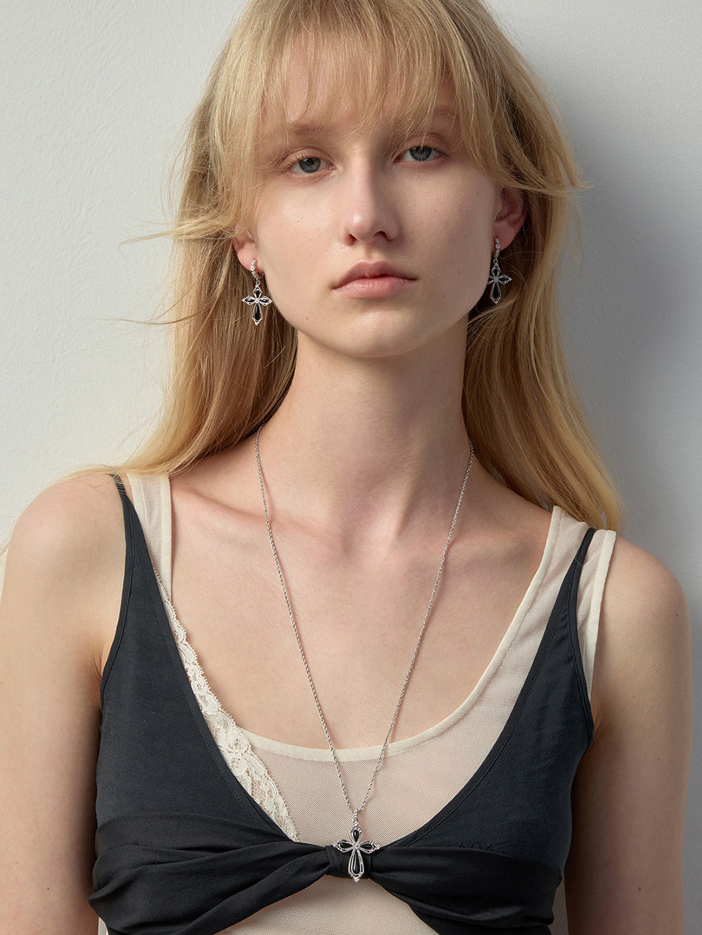 MUKTANK×SUN HUNTER Black Agate Petal Cross Chain Necklace (L)