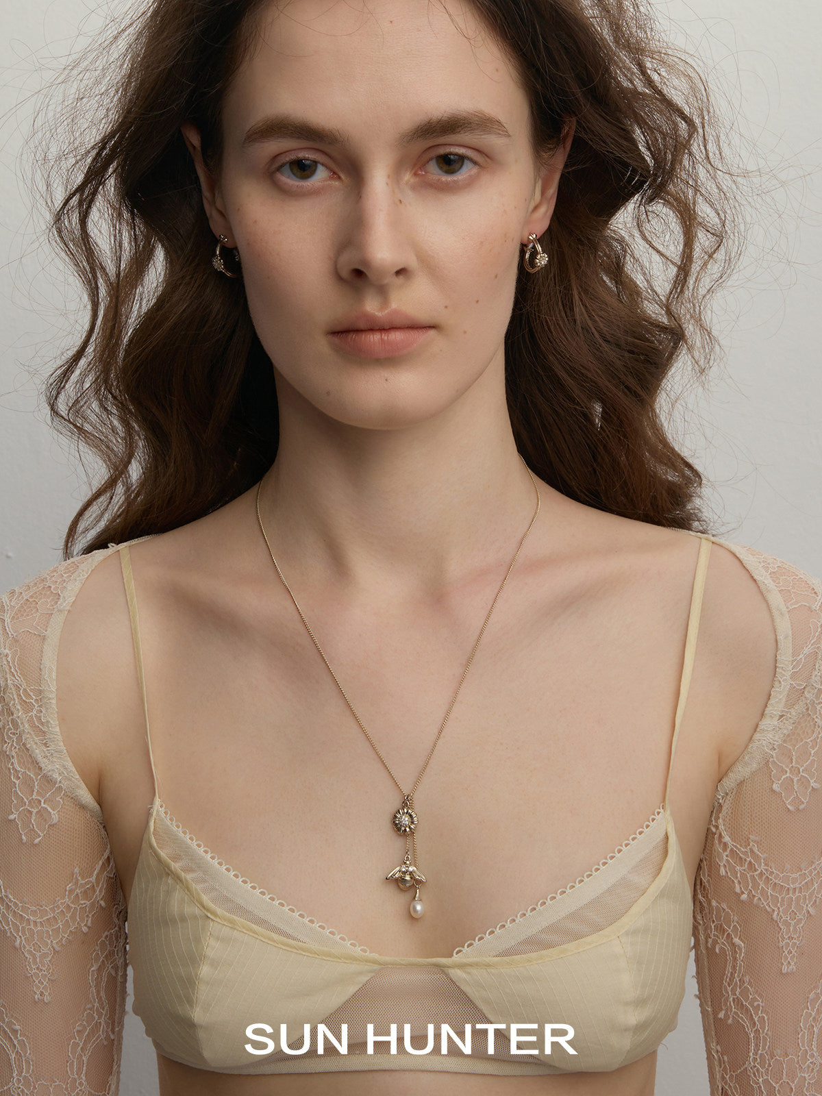 MUKTANK×SUN HUNTER Garden Daisy & Bee Tassel Necklace