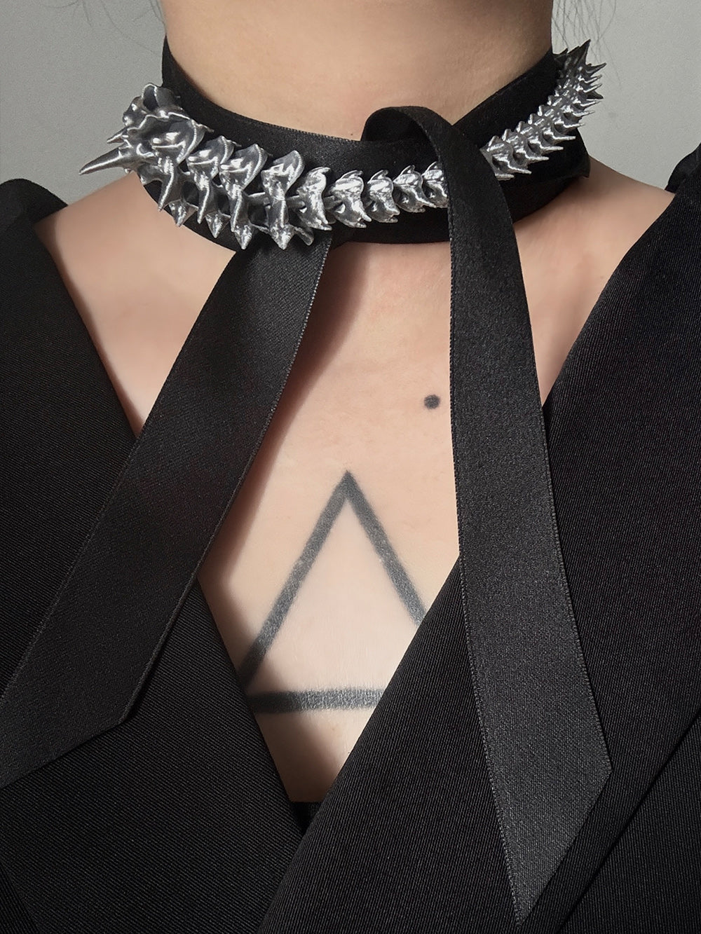 MUKTANK×DARK DREAM Hand-tied necklace with an arrangement of 3D printed bone flower shapes