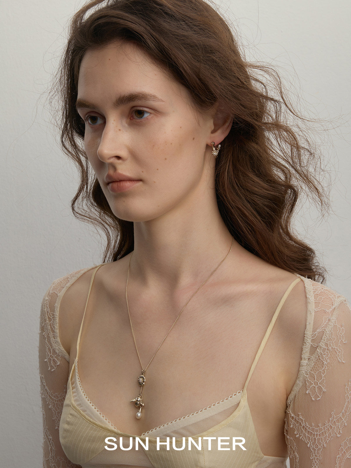 MUKTANK×SUN HUNTER Garden Daisy & Bee Tassel Necklace