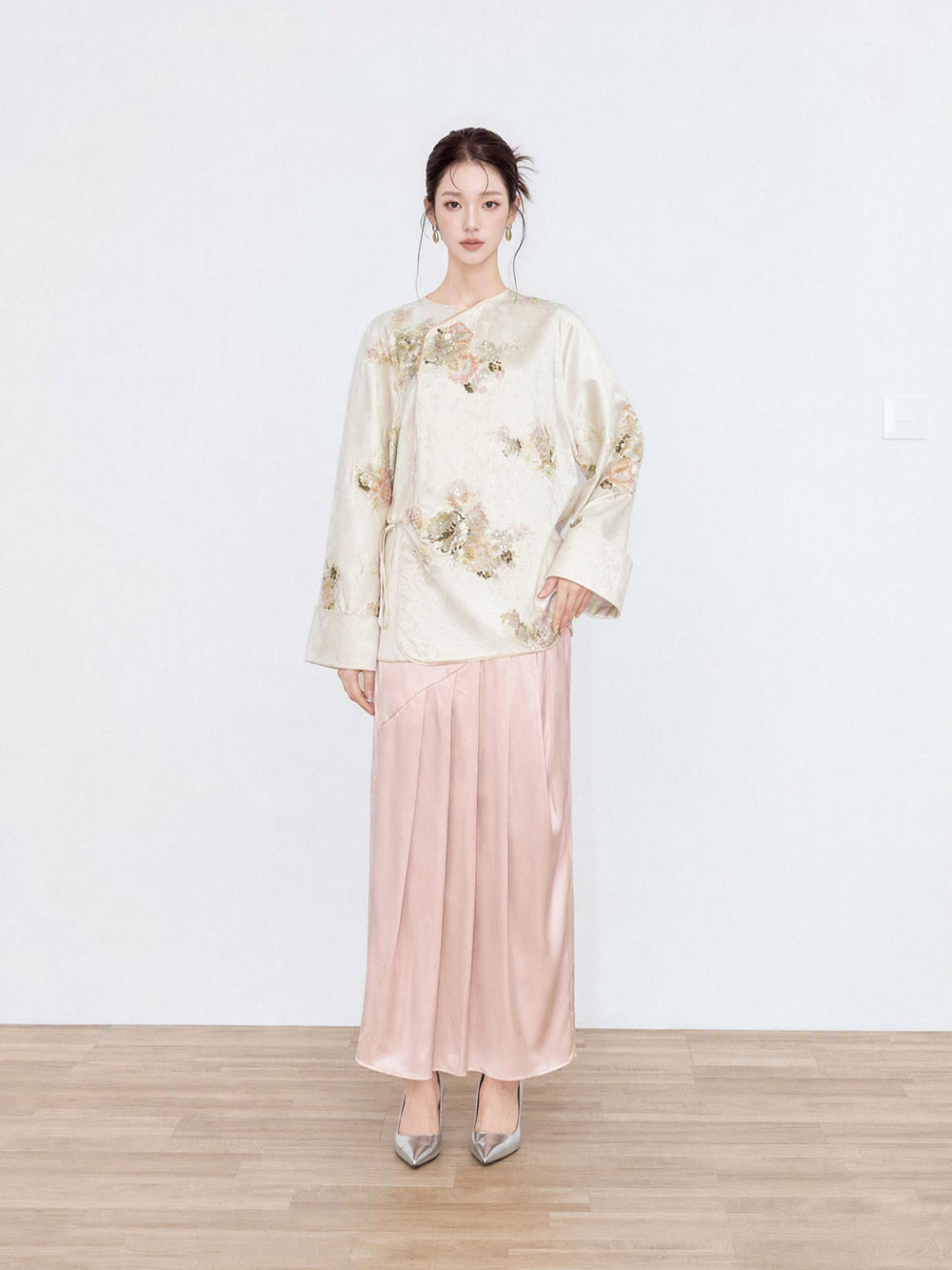 MUKZIN×Flourishing Blooms Modern Chinese Relaxed Shirt with Diagonal Placket & Sequin Detail