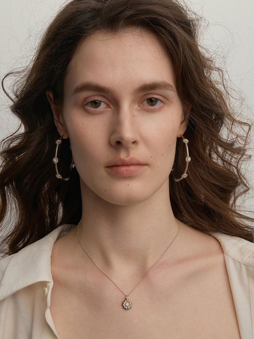 MUKTANK×SUN HUNTER Garden daisy C hoop earrings - large size