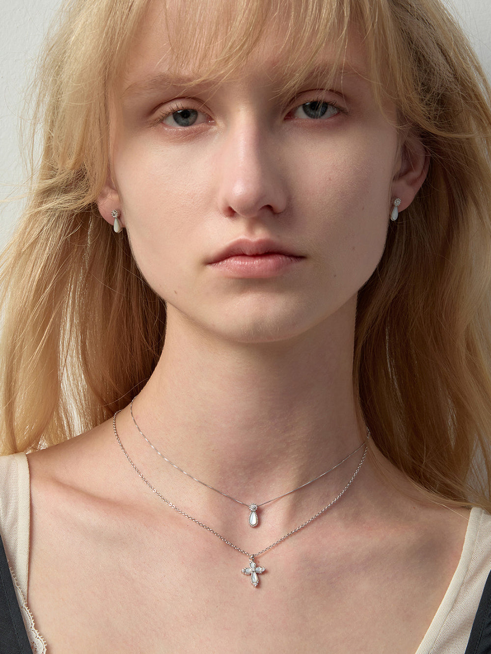 MUKTANK×SUN HUNTER Mother-of-Pearl Petal Teardrop Cross Double-Layer Necklace
