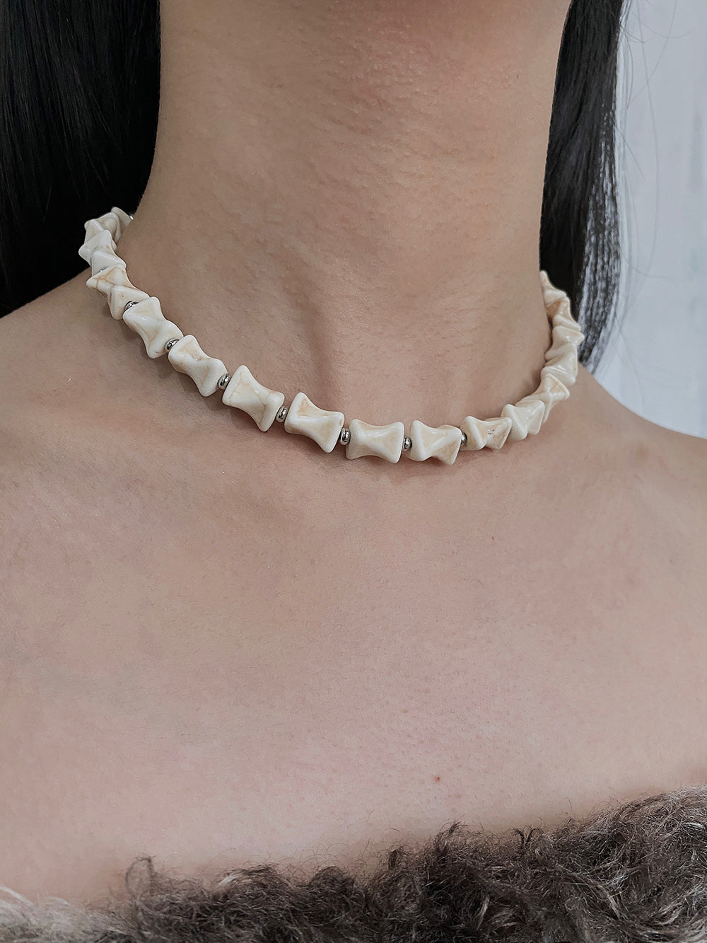 MUKTANK×DARK DREAM Wasteland-style beaded necklace with a bone-shaped design, featuring a detachable chain and multiple ways of wearing