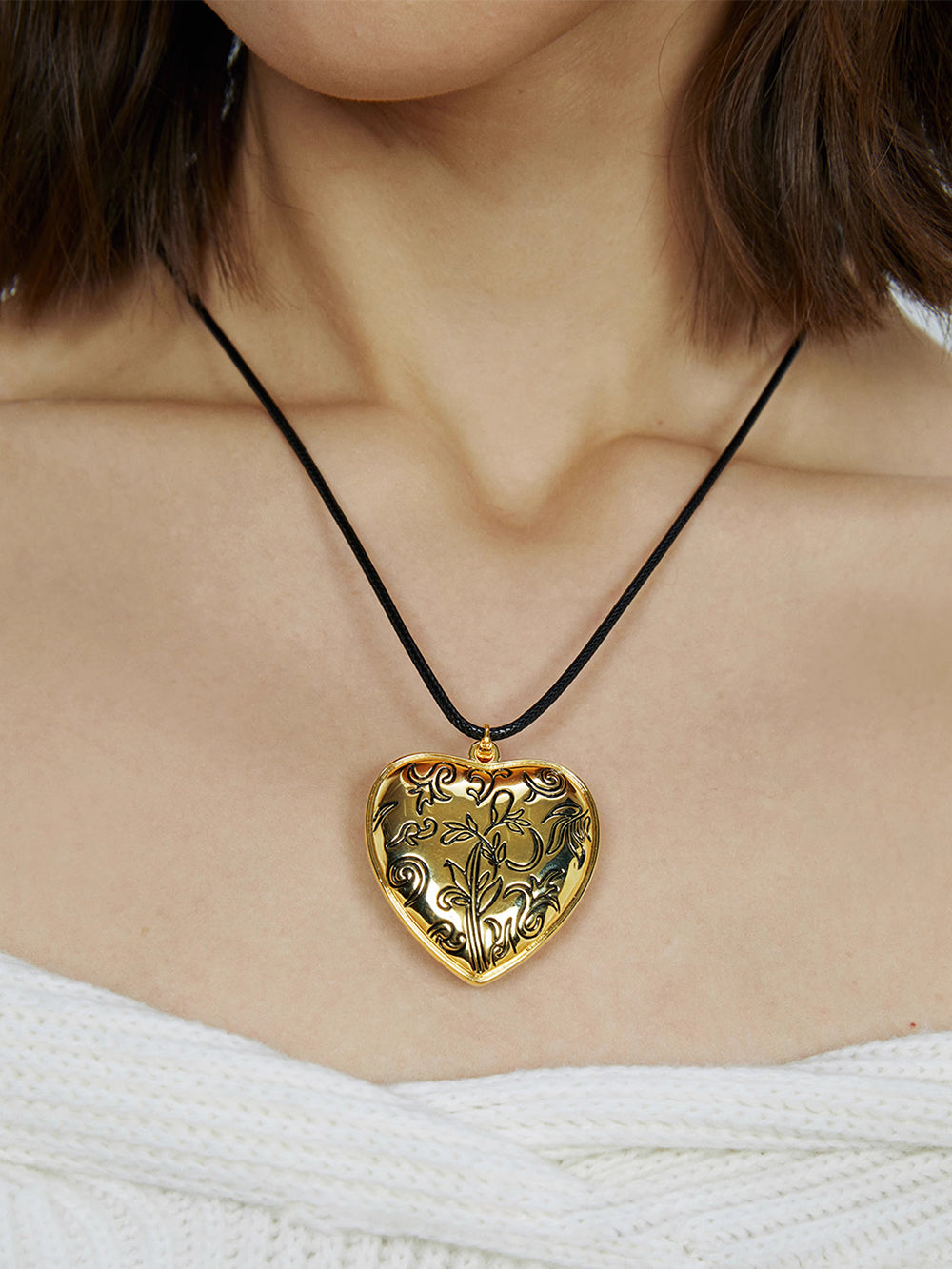 MUKTANK×SUN HUNTER Engraved Heart-shaped Necklace