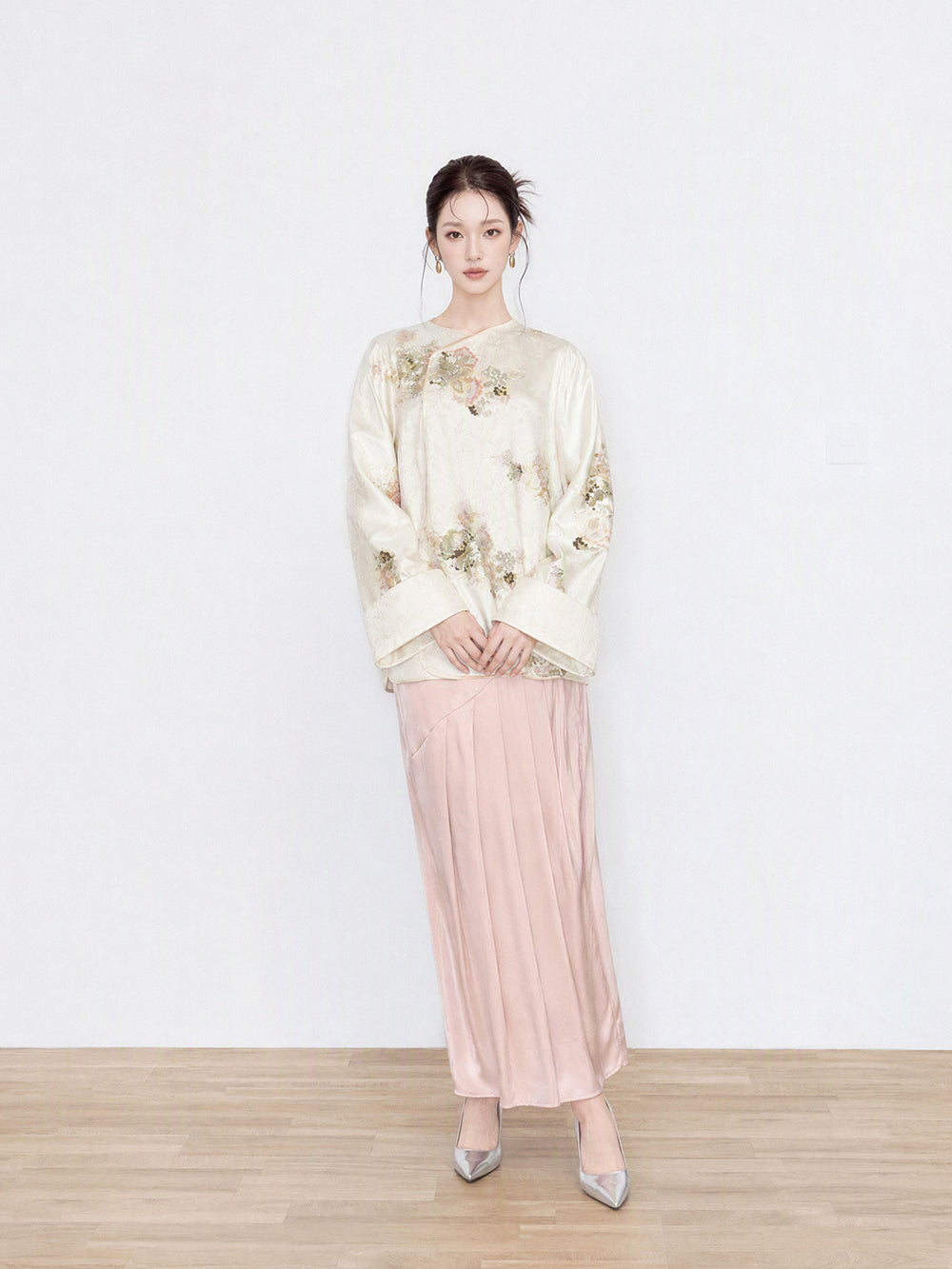 MUKZIN×Flourishing Blooms Modern Chinese Relaxed Shirt with Diagonal Placket & Sequin Detail