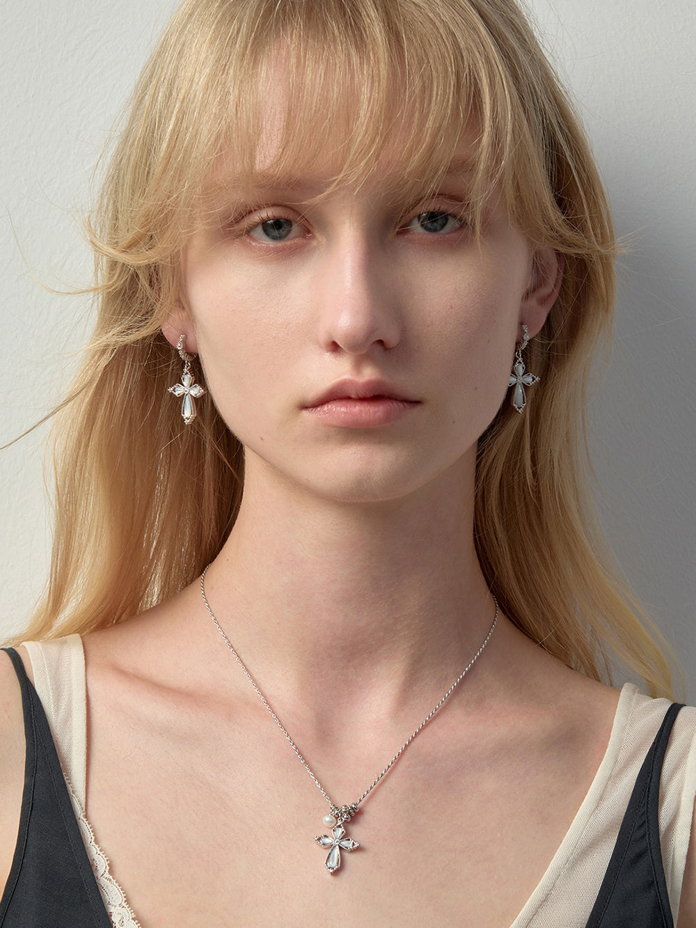 MUKTANK×SUN HUNTER Mother-of-Pearl Petal Cross Drop Earrings