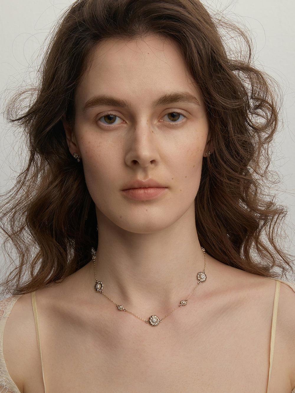 MUKTANK×SUN HUNTER Garden Daisy Choker