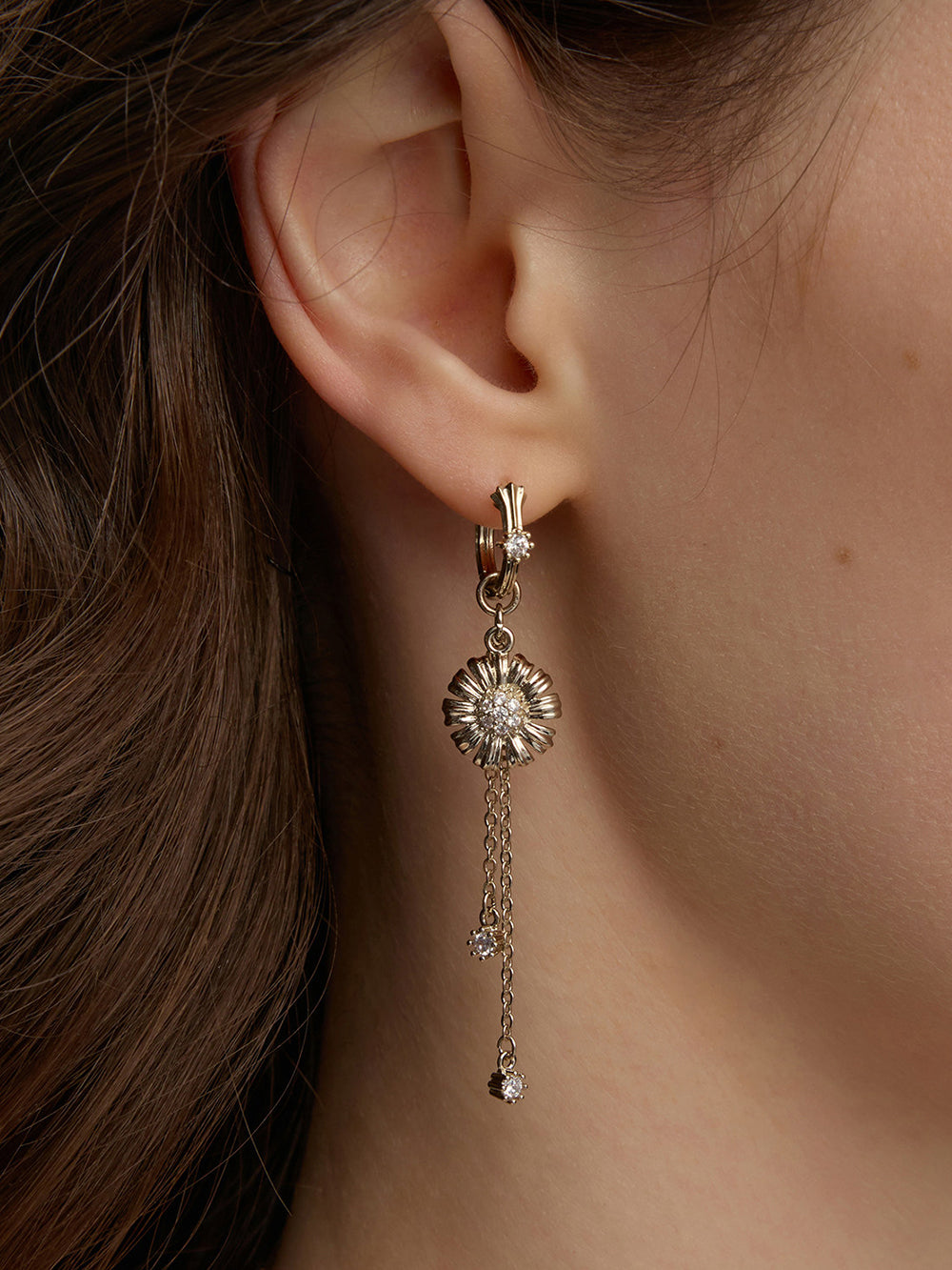 MUKTANK×SUN HUNTER Garden daisy tassel earrings