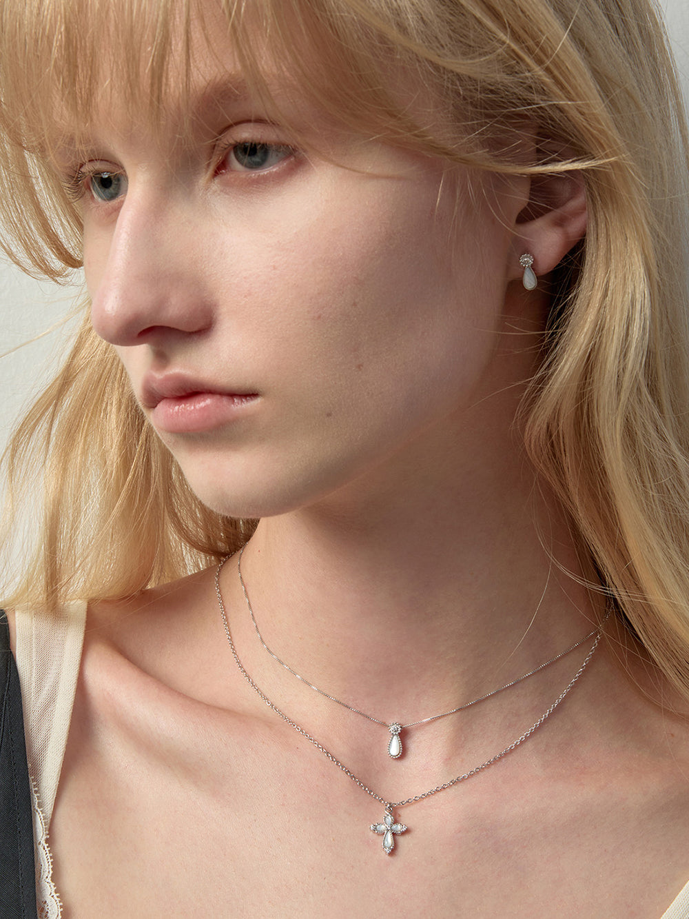 MUKTANK×SUN HUNTER Mother-of-Pearl Petal Teardrop Cross Double-Layer Necklace