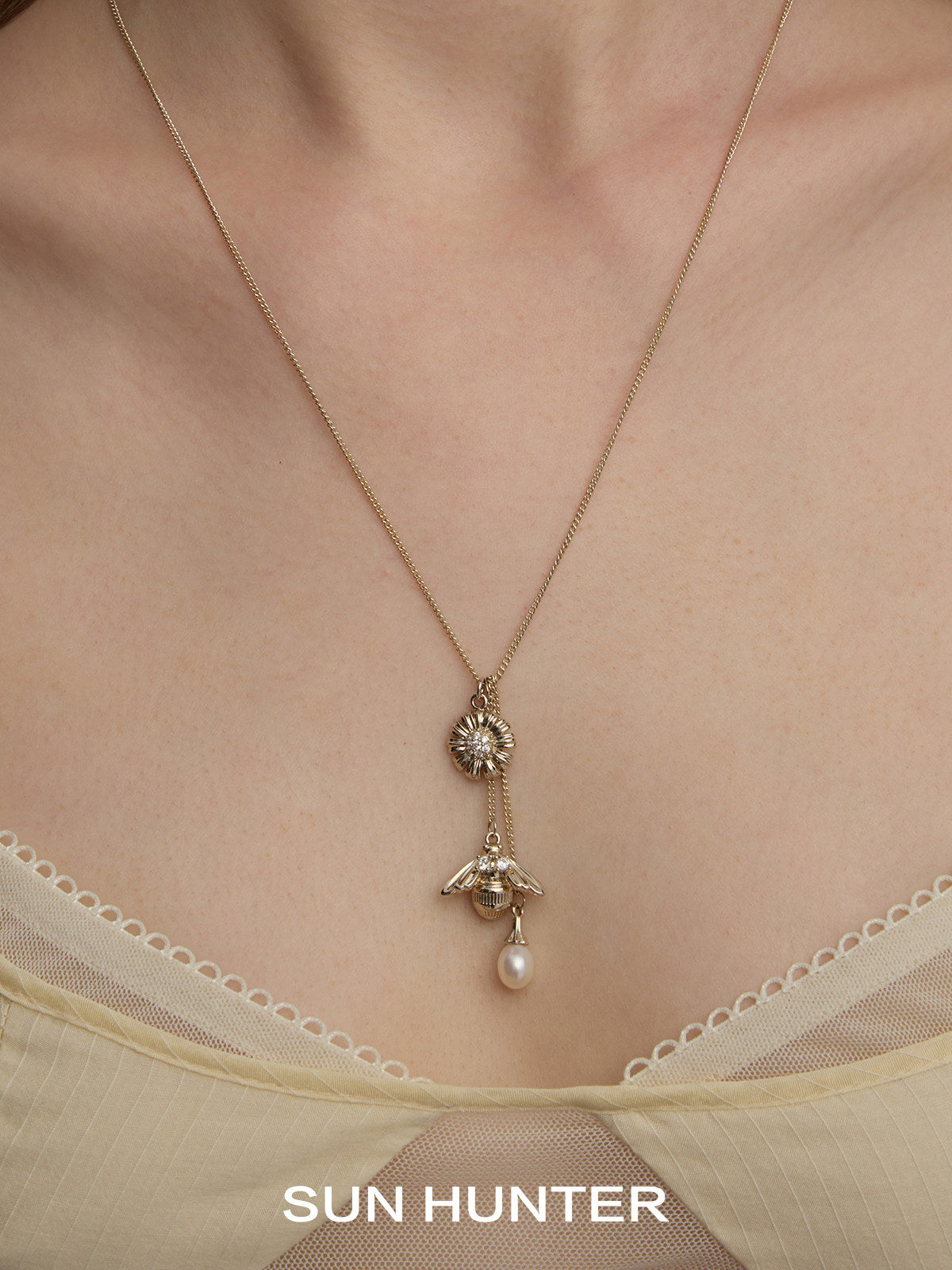 MUKTANK×SUN HUNTER Garden Daisy & Bee Tassel Necklace