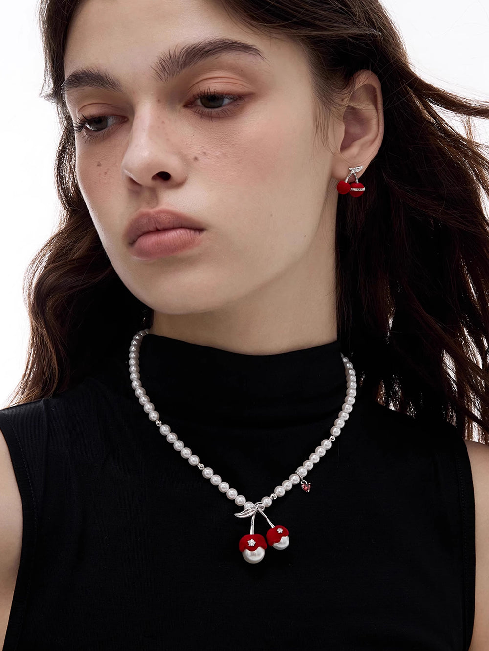 MUKTANK×SUN HUNTER Large-sized Velvet Cherry and Pearl Necklace