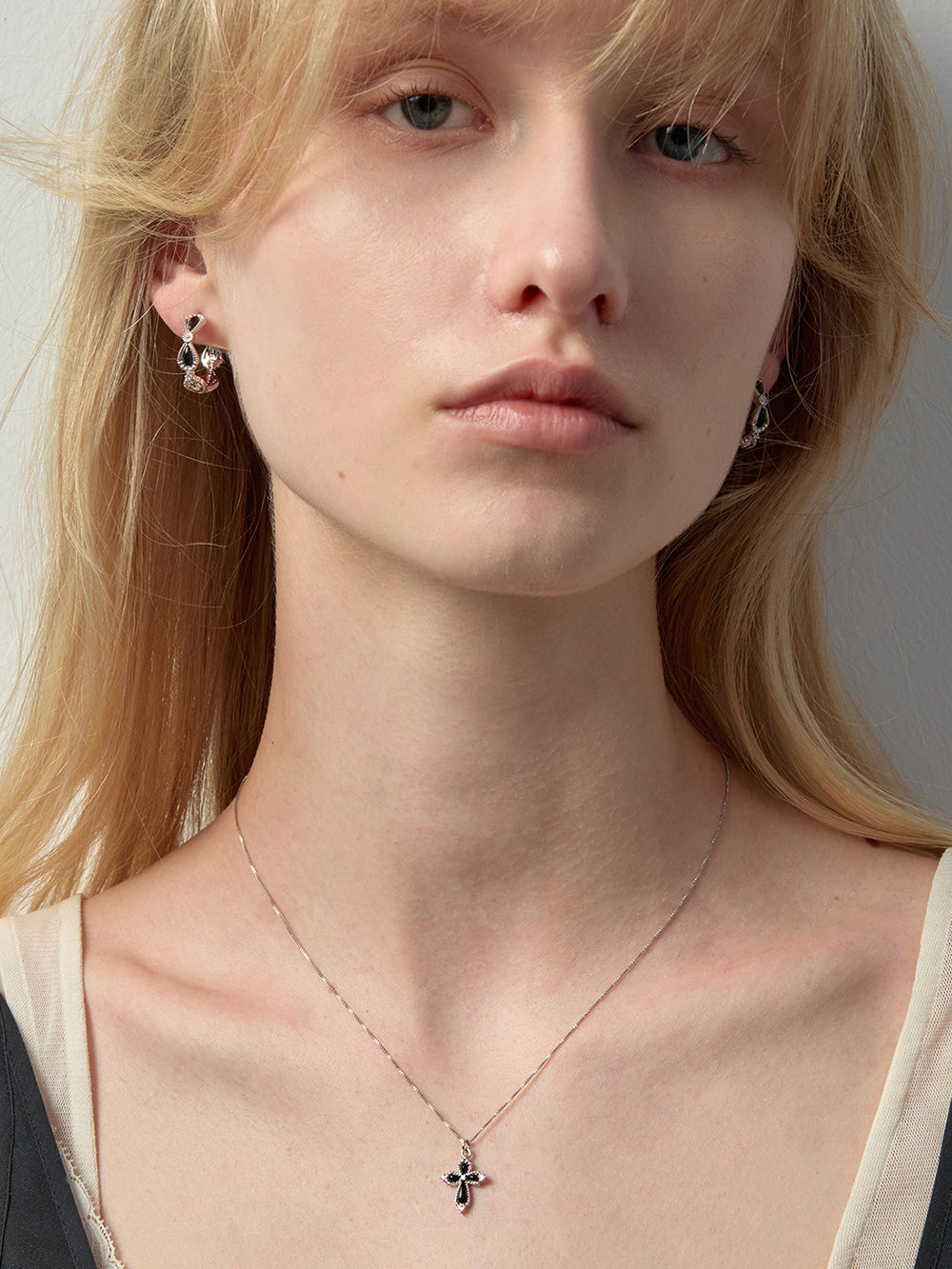 MUKTANK×SUN HUNTER Black Agate Petal Cross Chain Necklace (S)