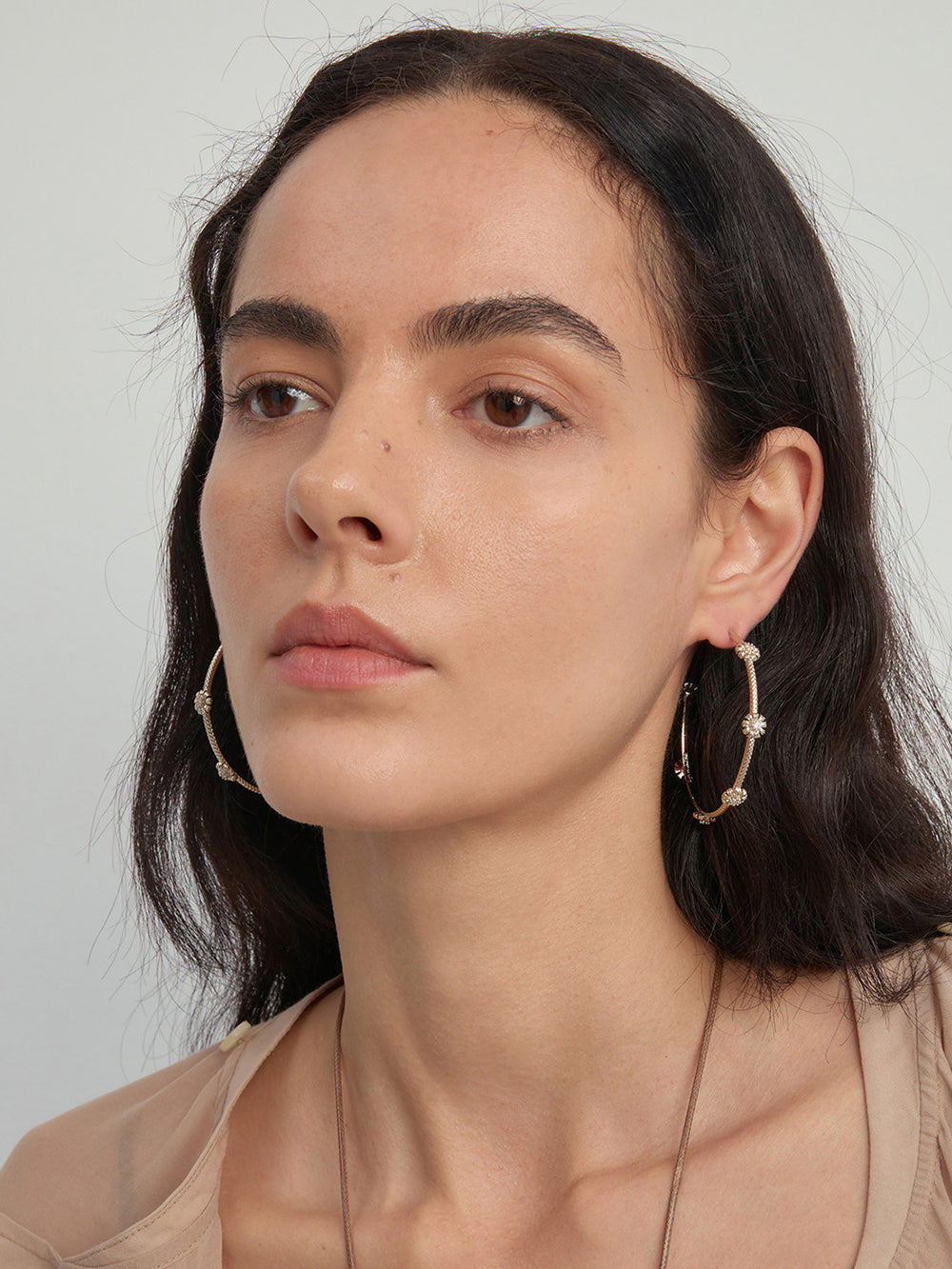MUKTANK×SUN HUNTER Garden daisy C hoop earrings - large size