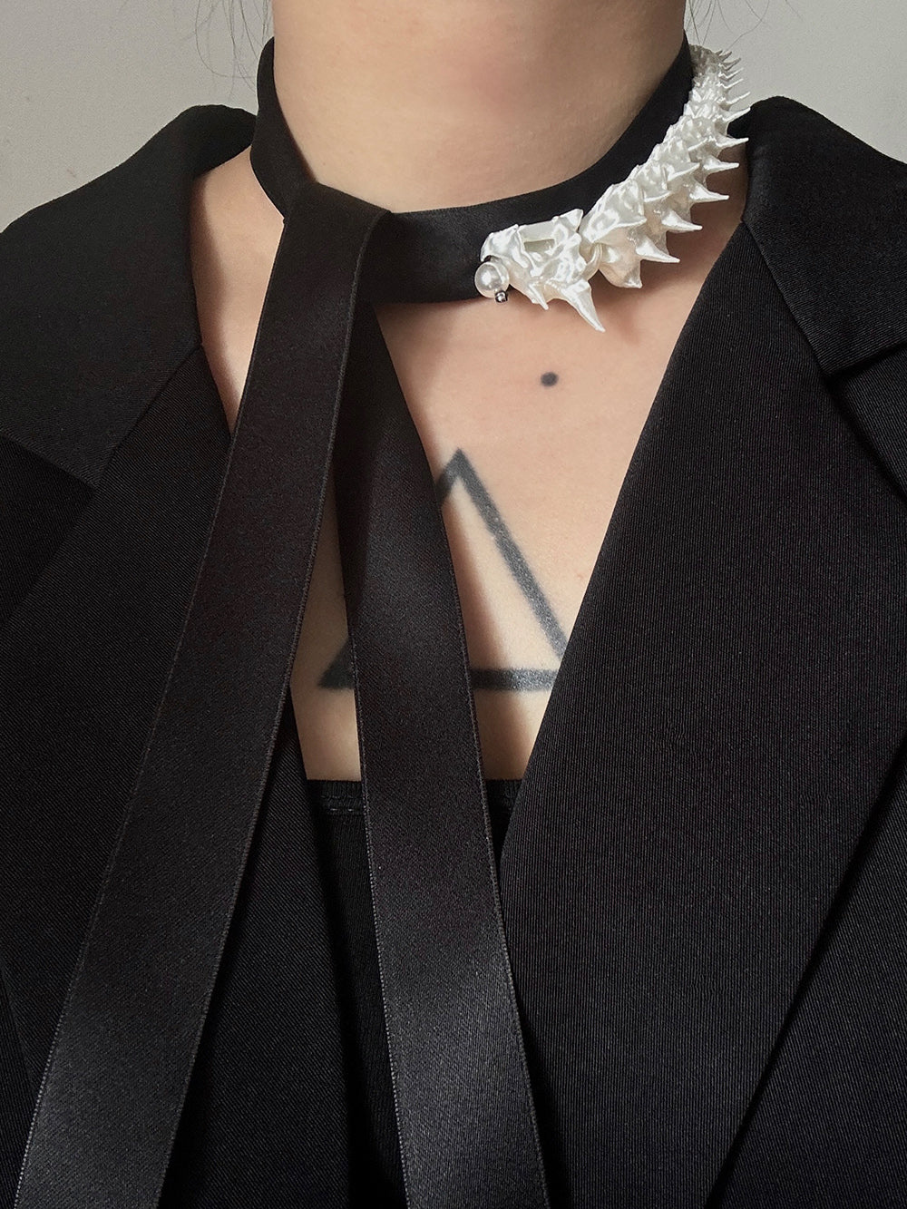 MUKTANK×DARK DREAM 3D printed spiky spinal column pendant hand-tied bone flower necklace, a set of two styles (Style A and Style B) for layered wearing (the pendant can be detached and used as earrings)