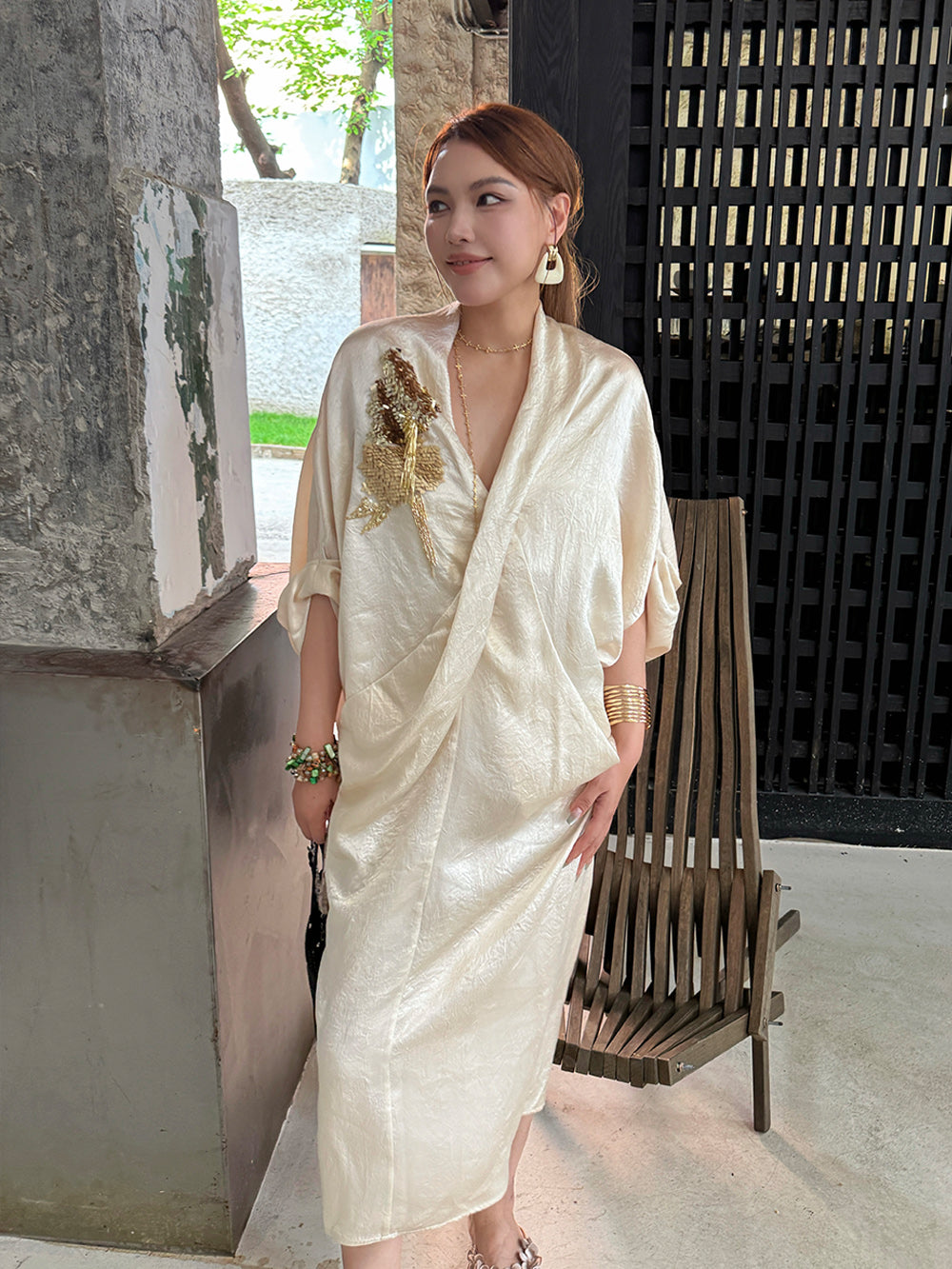 MUKZIN“Capsule Collection”Off - White Cross V - Neck Gold Ornament Embroidered Loose Dress