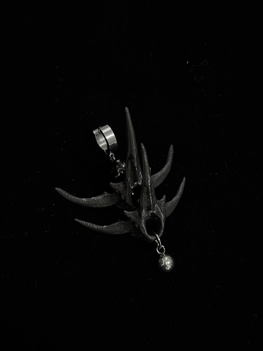 MUKTANK×DARK DREAM 3D printed spiky pendant with bead collision, necklace designed with spinal column arrangement, a set of necklace in two styles (Style A and Style B) for layered wearing (the pendant can be detached and used as earrings).