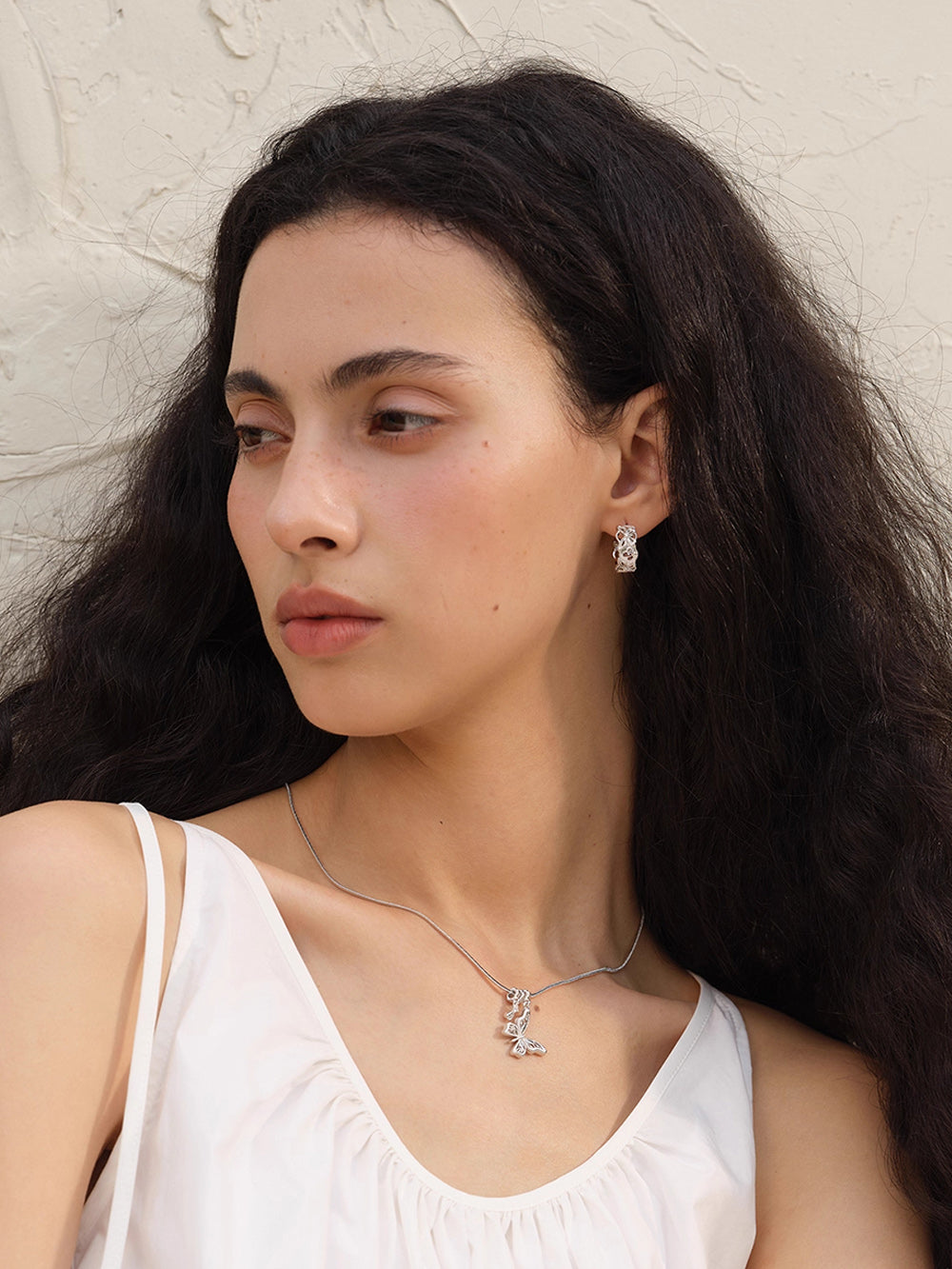 MUKTANK×SUN HUNTER “Emergence”Lace Butterfly Snake Bone Necklace