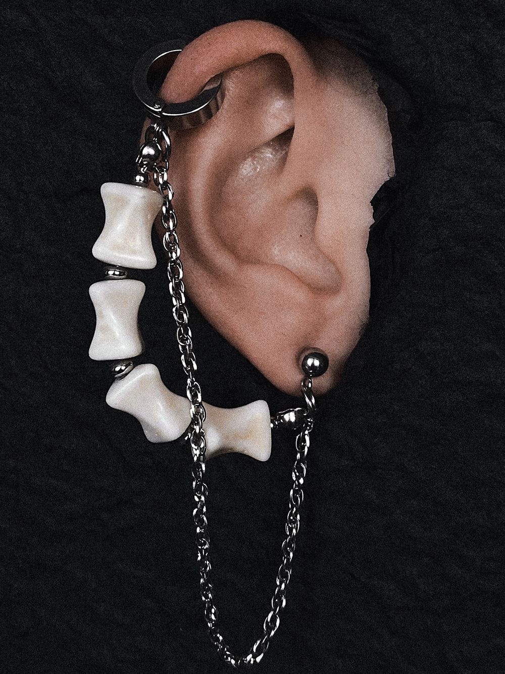 MUKTANK×DARK DREAM Wasteland-style Integrated Earrings Decorated with Beaded Chains in The Shape of Bones