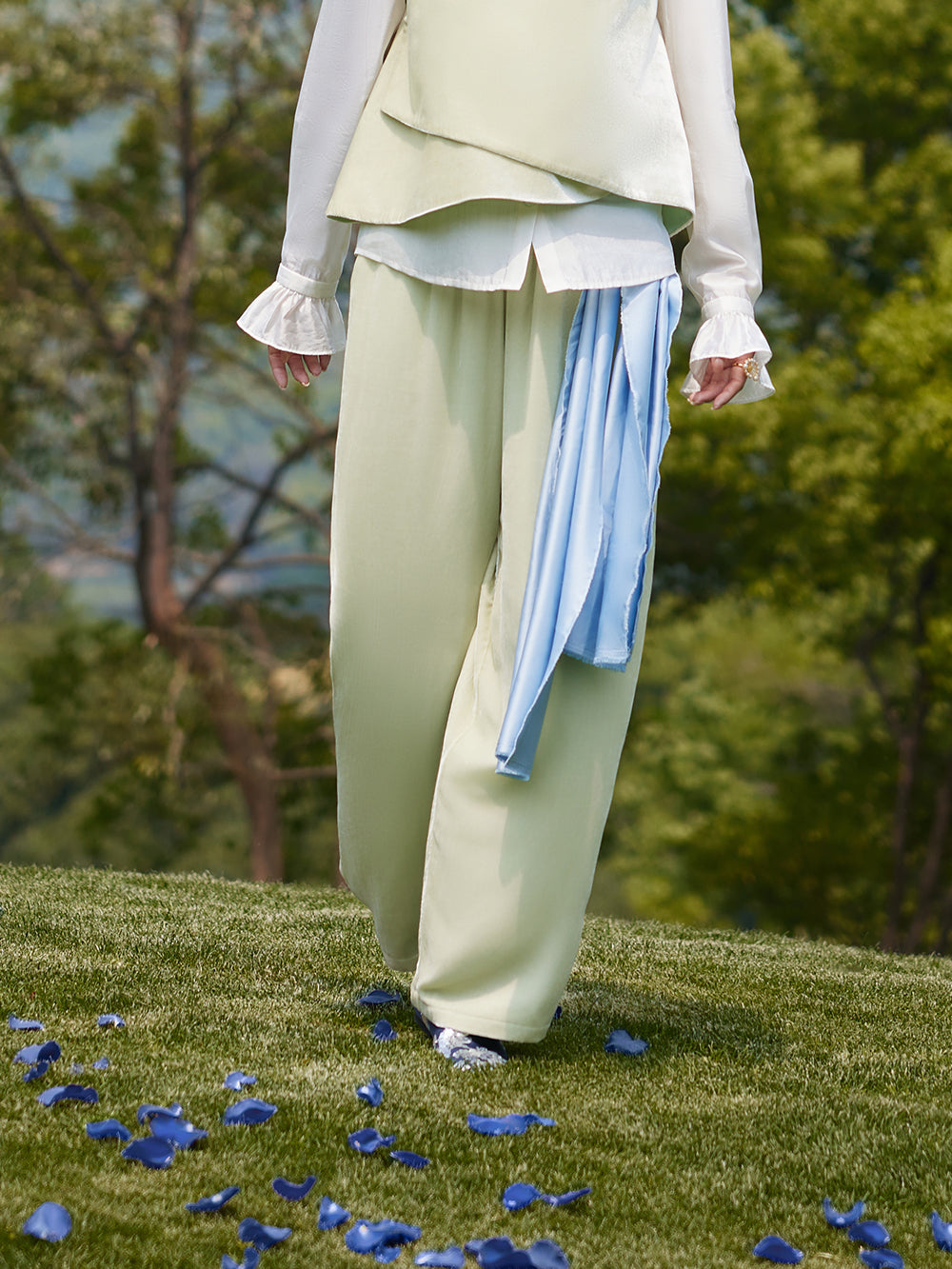 MUKZIN × Capsule Collection New Chinese-Style Green Embroidered Silk Velvet V-Neck Trousers