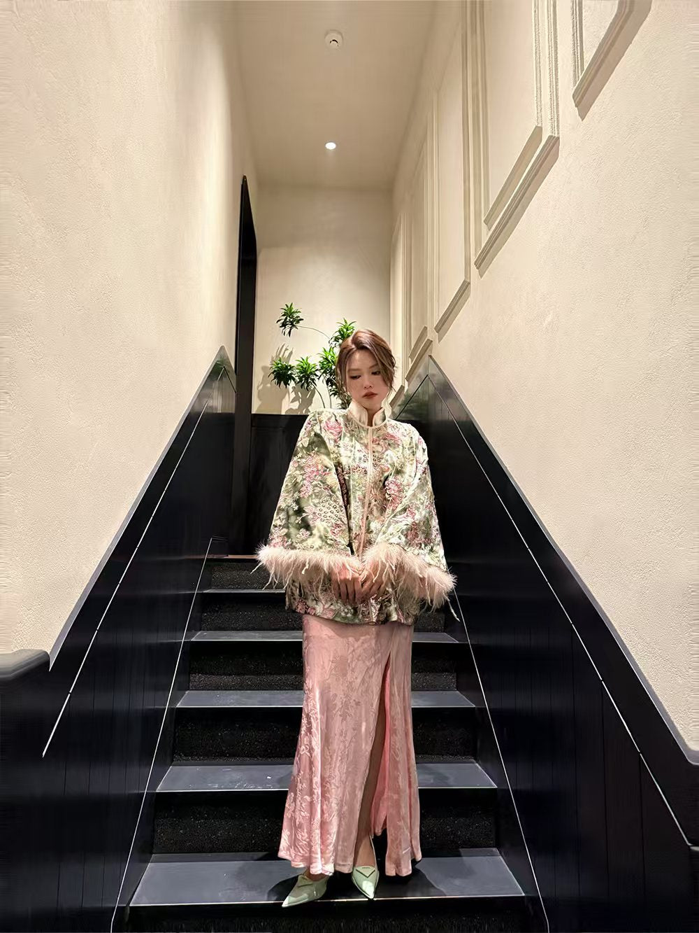 MUKZIN A Dream - like Life Exquisite New Chinese - style Cape with Feather - trimmed Cuffs