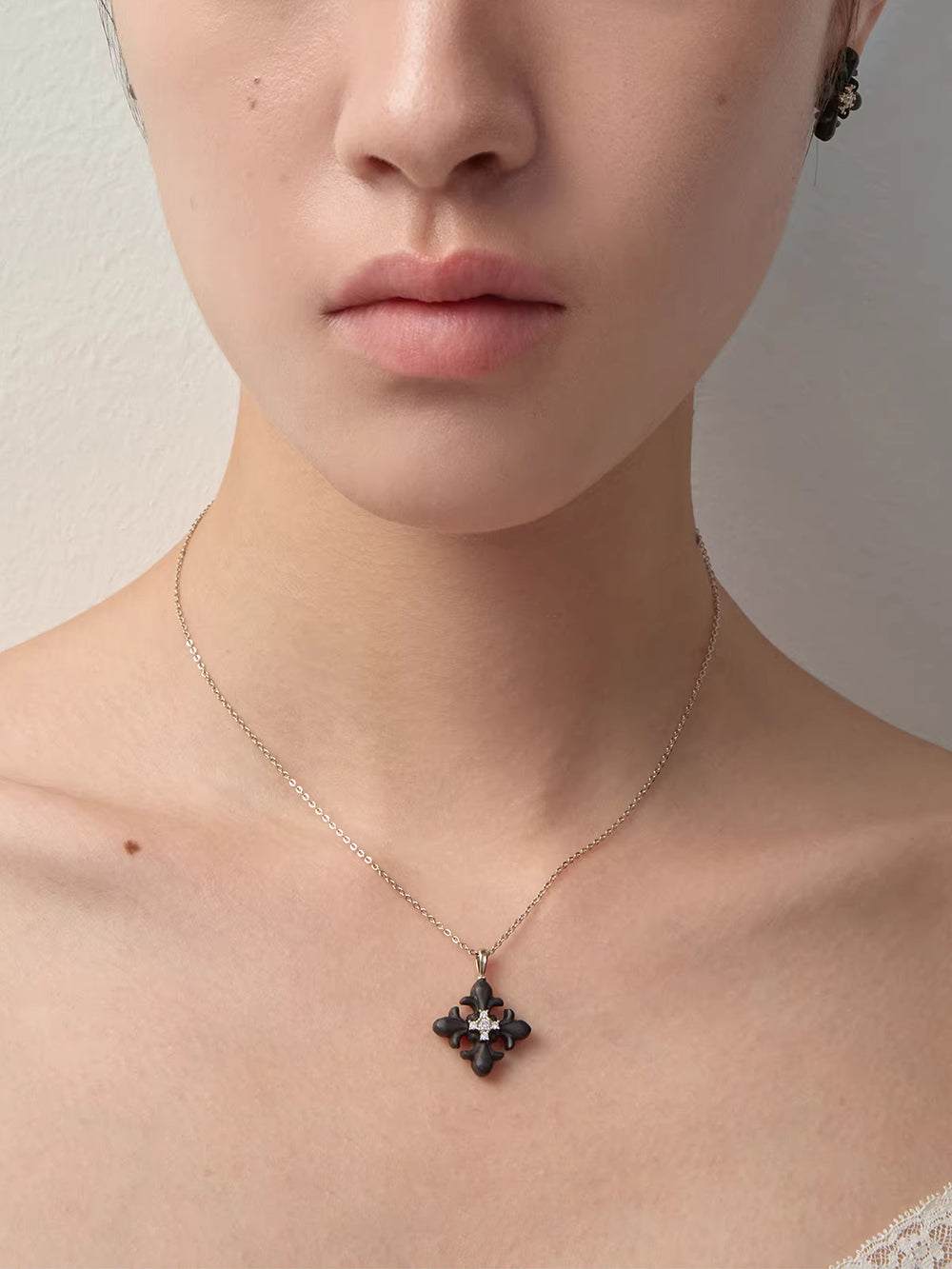 MUKTANK×SUN HUNTER Short Plain Wooden Iris Chain Necklace