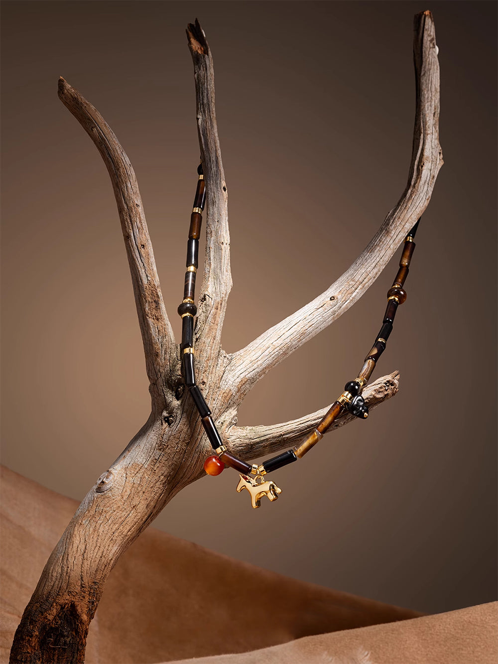 MUKTANK×SUN HUNTER Pony-shaped Cylindrical Agate Necklace