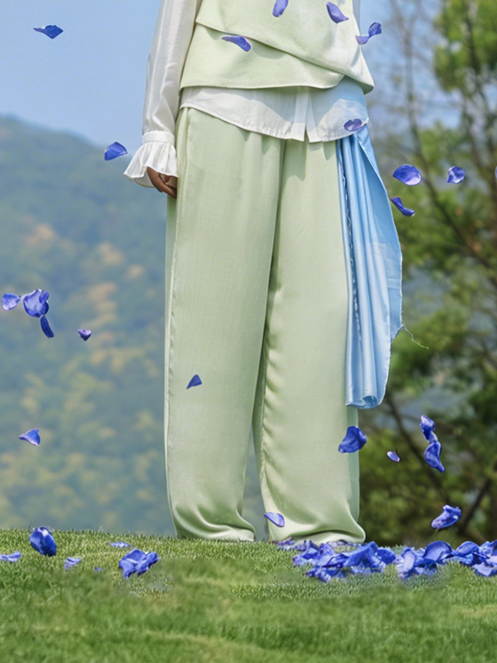 MUKZIN × Capsule Collection New Chinese-Style Green Embroidered Silk Velvet V-Neck Trousers
