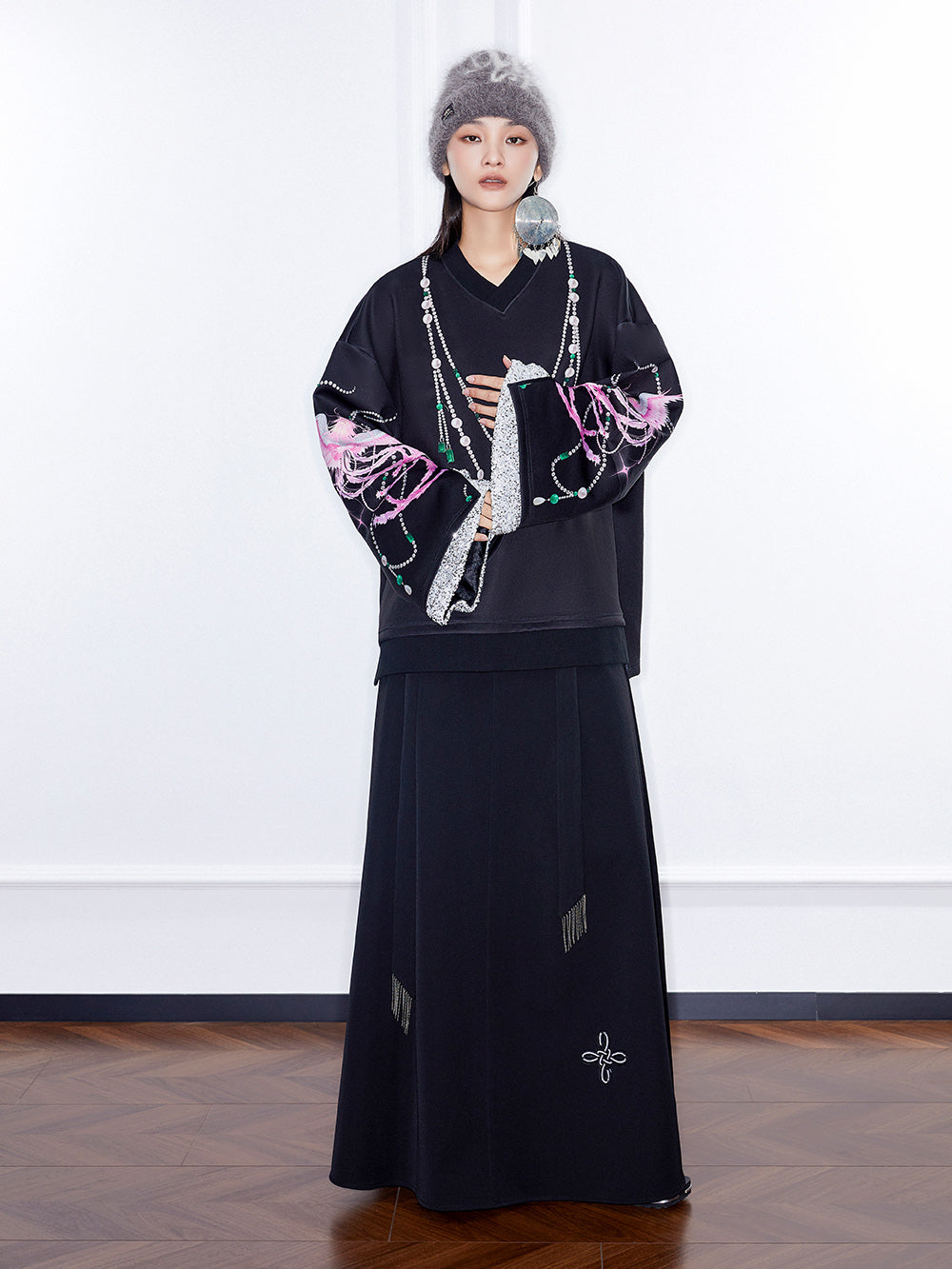 MUKZIN Linglong"Phoenix Perch"V-Neck Printed Wide Cuff Sweatshirt