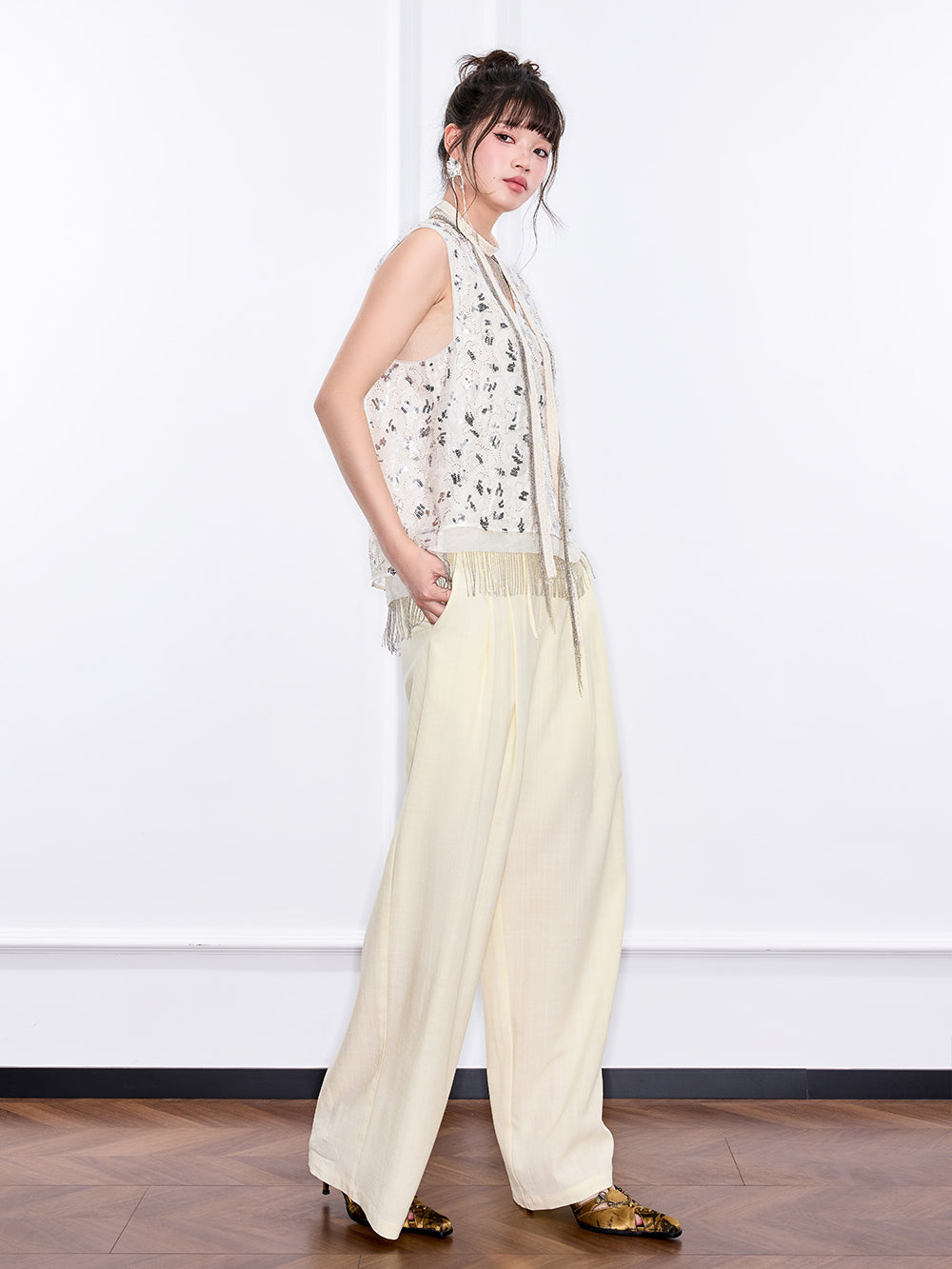 MUKZIN "Ode to the New Summer"White Sleeveless Stylish Casual Vest