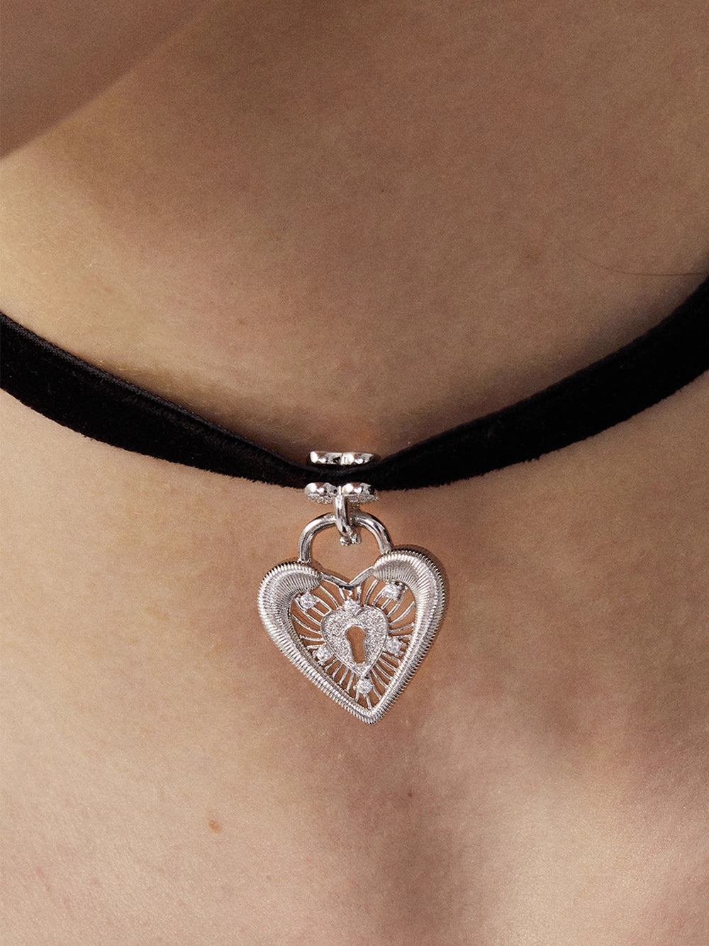 MUKTANK×SUN HUNTERLace heart lock choker