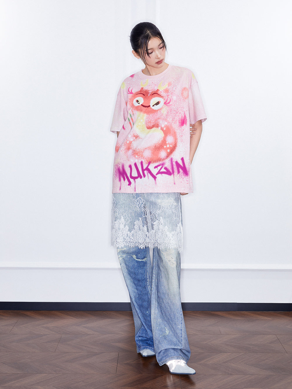 MUKZIN Spring Prelude"Good Luck with the Snake" Silhouette T-shirt with Pink Snake Prints