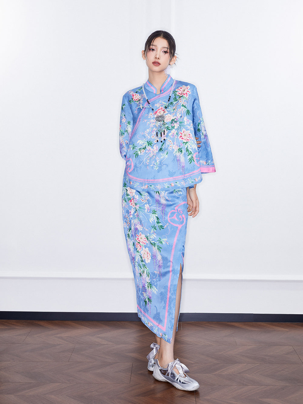 MUKZIN SpringPrelude "Huaxin" Chinese Style Satin Side Slit Straight Tube Skirt