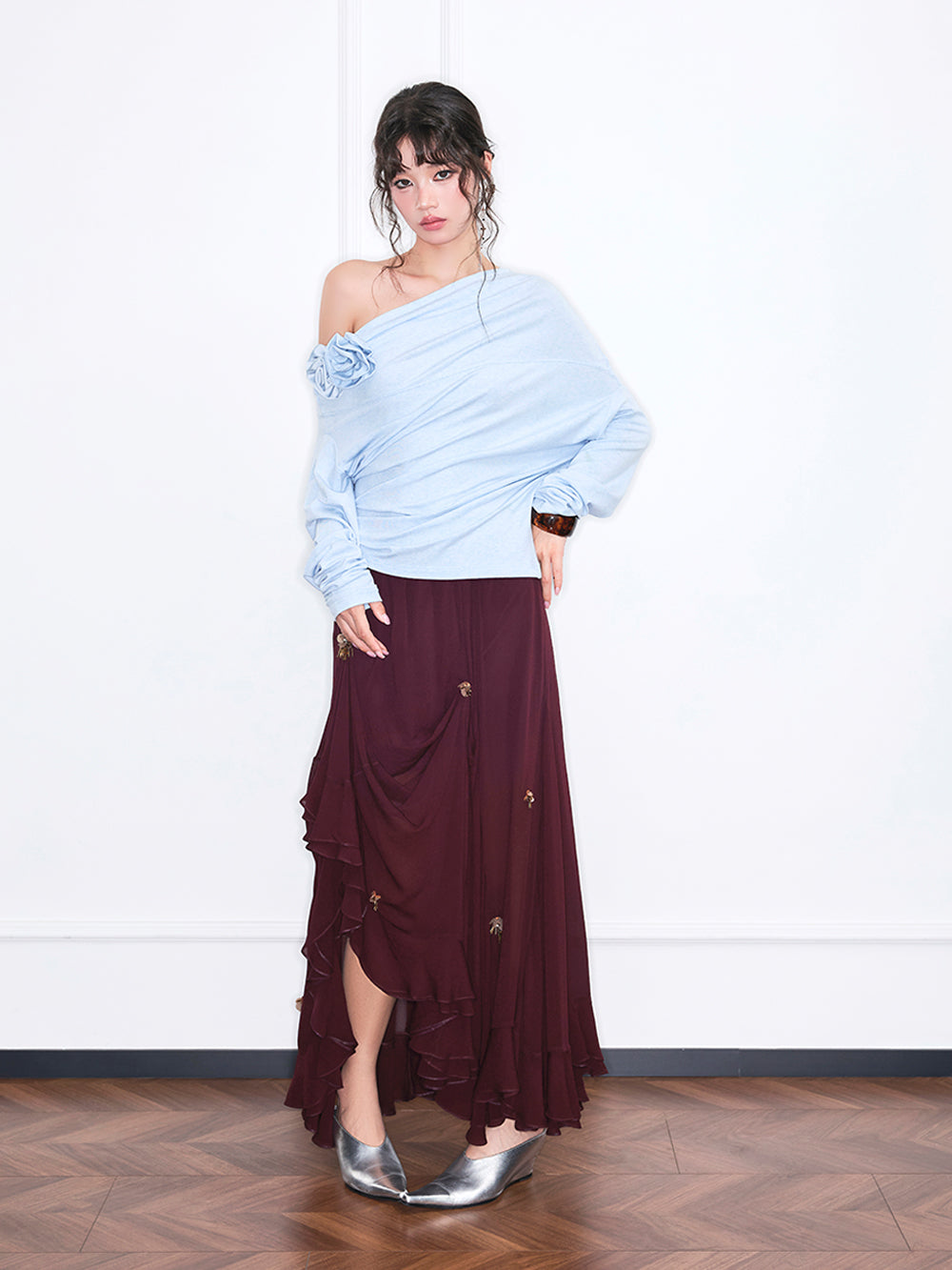 MUKZIN“Realm of Ethereal Mist”Off-the-shoulder loose long-sleeved shirt with three-dimensional flowers