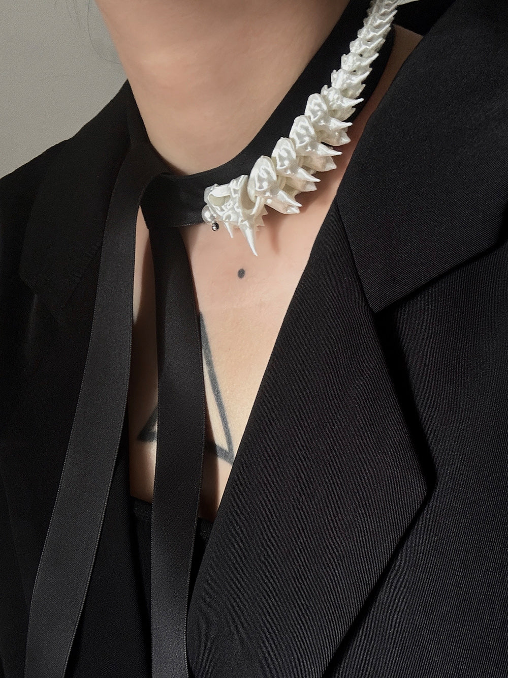 MUKTANK×DARK DREAM 3D printed spiky spinal column pendant hand-tied bone flower necklace, a set of two styles (Style A and Style B) for layered wearing (the pendant can be detached and used as earrings)