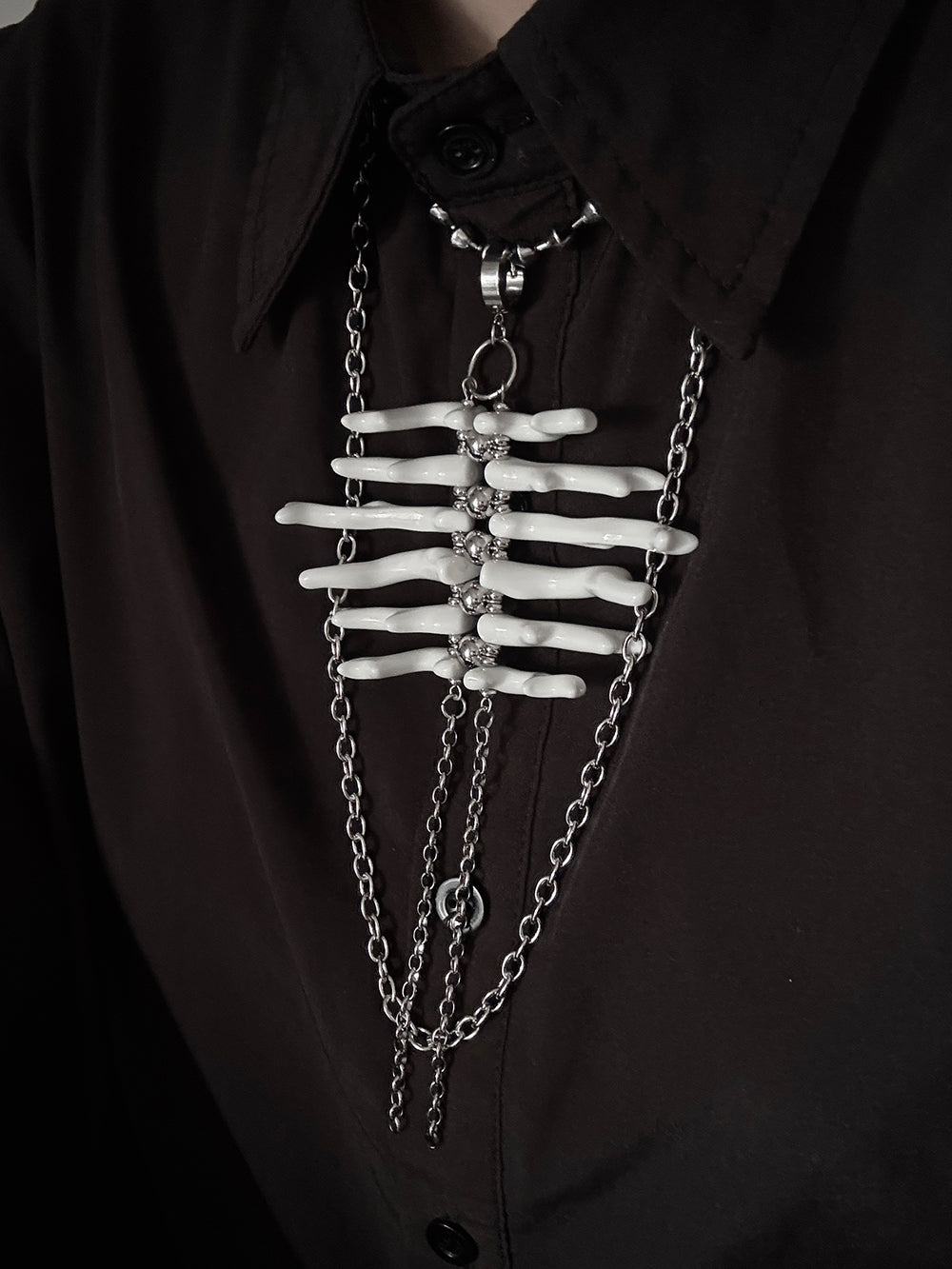 MUKTANK×DARK DREAM Handmade detachable pendant necklace in the shape of a breastbone, with a Gothic and gender-neutral style