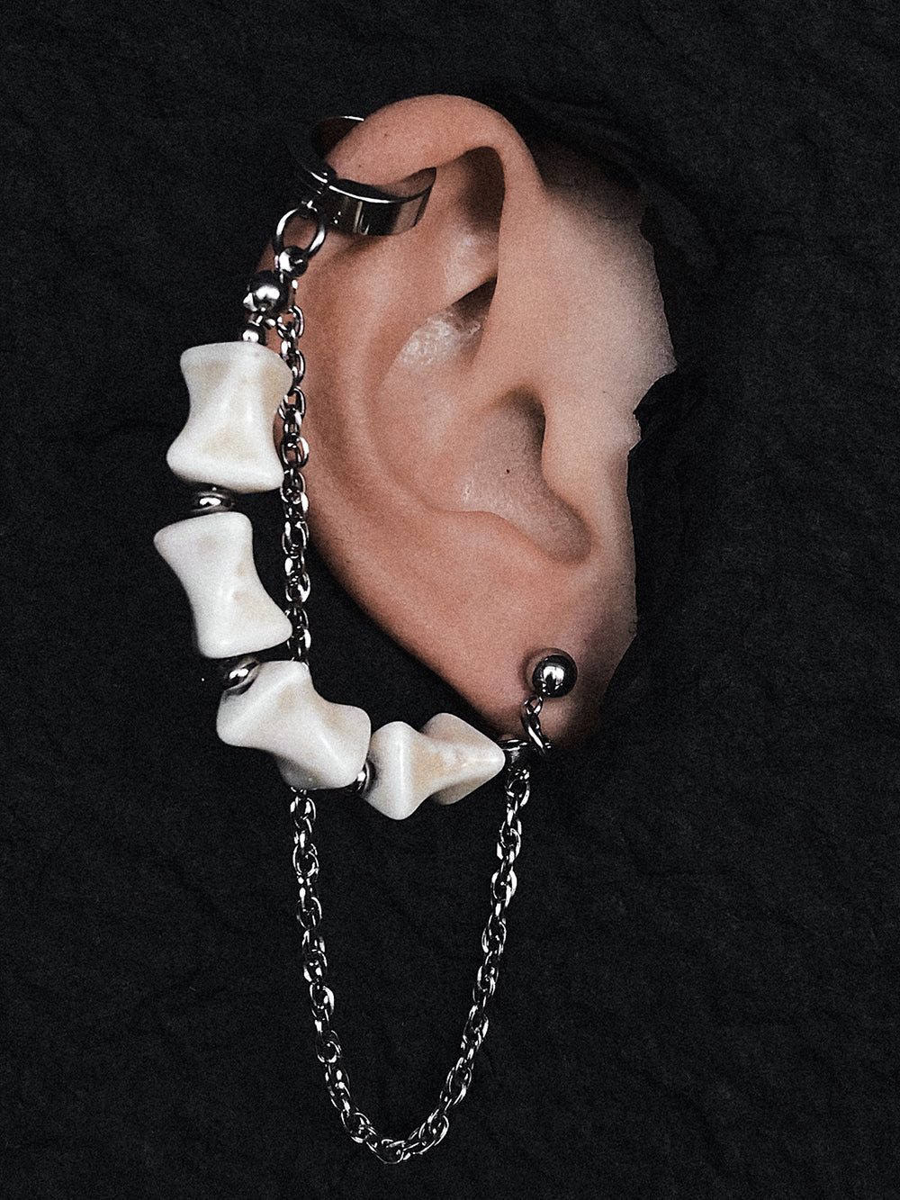 MUKTANK×DARK DREAM Wasteland-style Integrated Earrings Decorated with Beaded Chains in The Shape of Bones